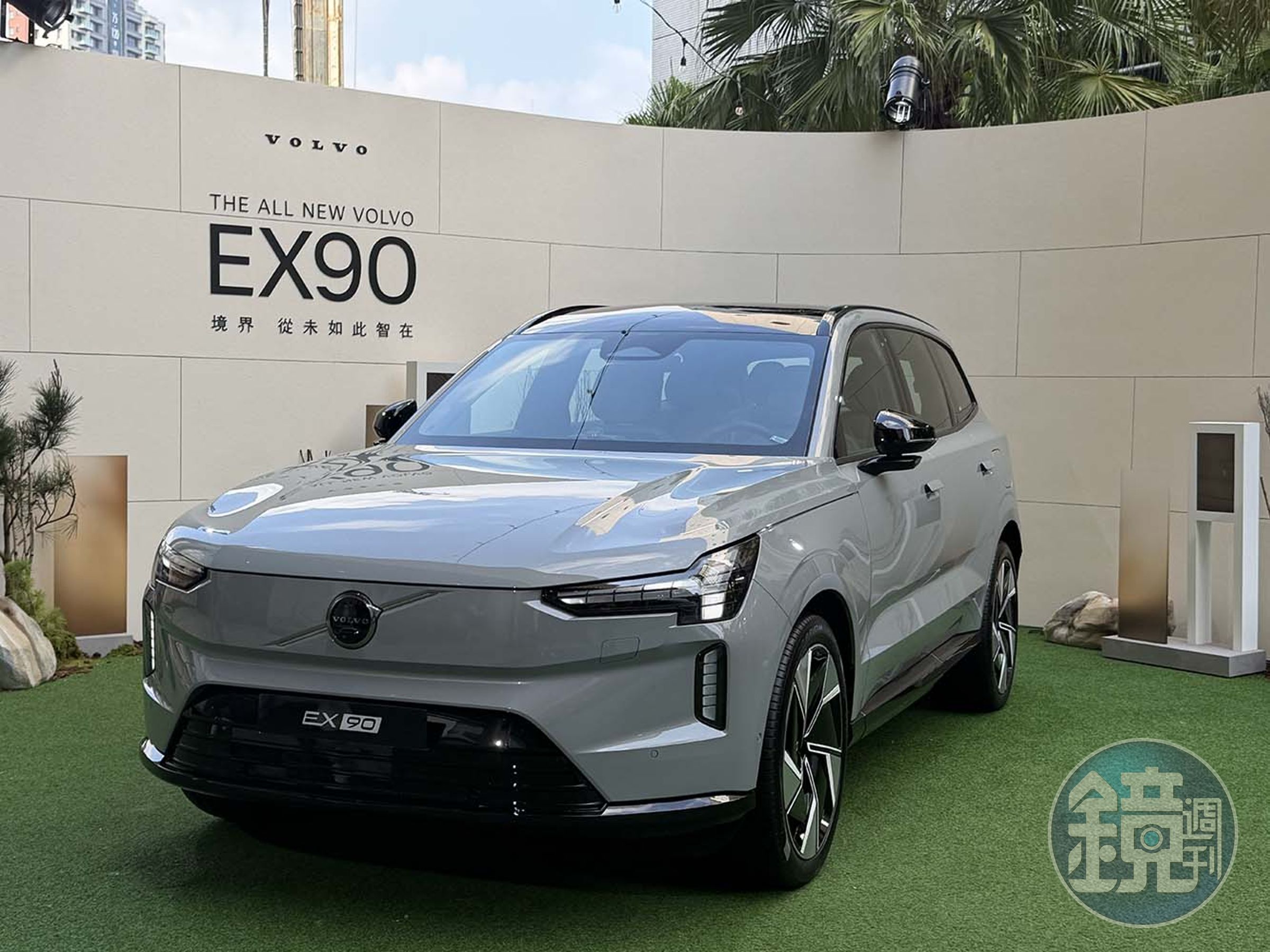 VOLVO發表全新的純電EX90，四車型建議售價295萬起。