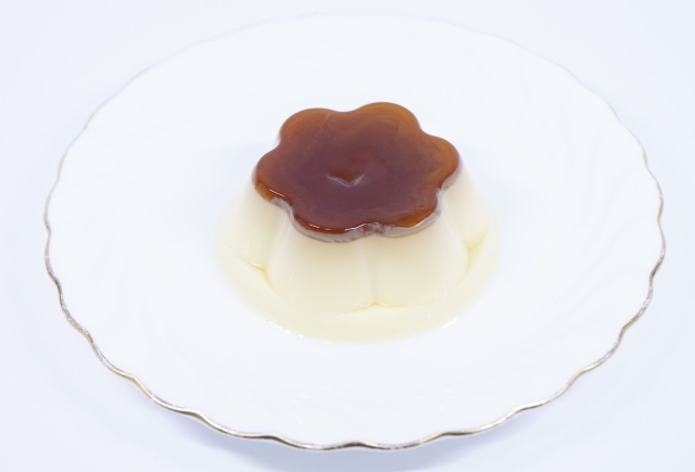 節目主持人解釋,布丁通常3個一組販售是源自考量70年代日本家庭的用餐習慣。(示意圖 photoAC)