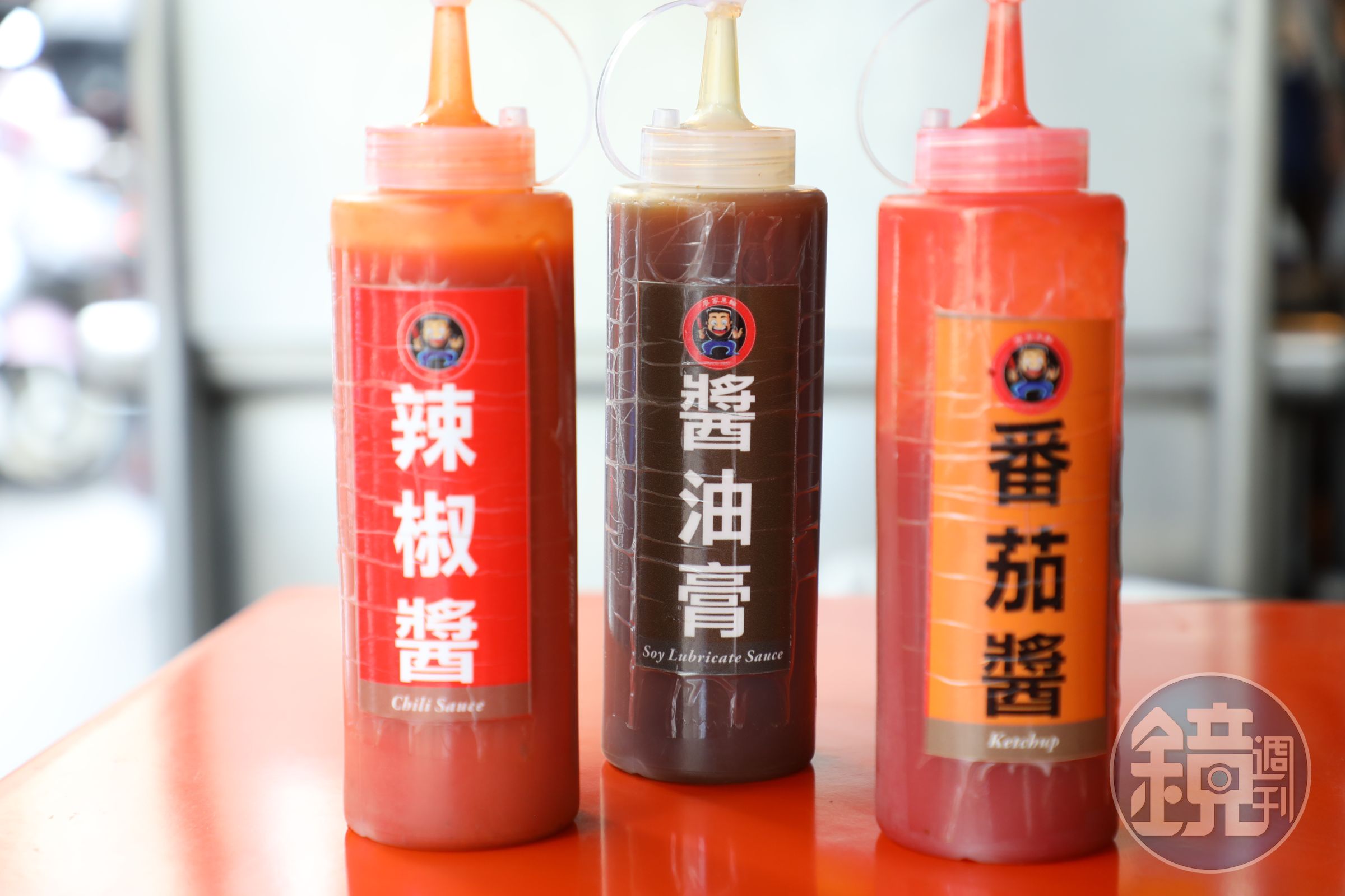 關東煮可以依口味蘸點醬料。