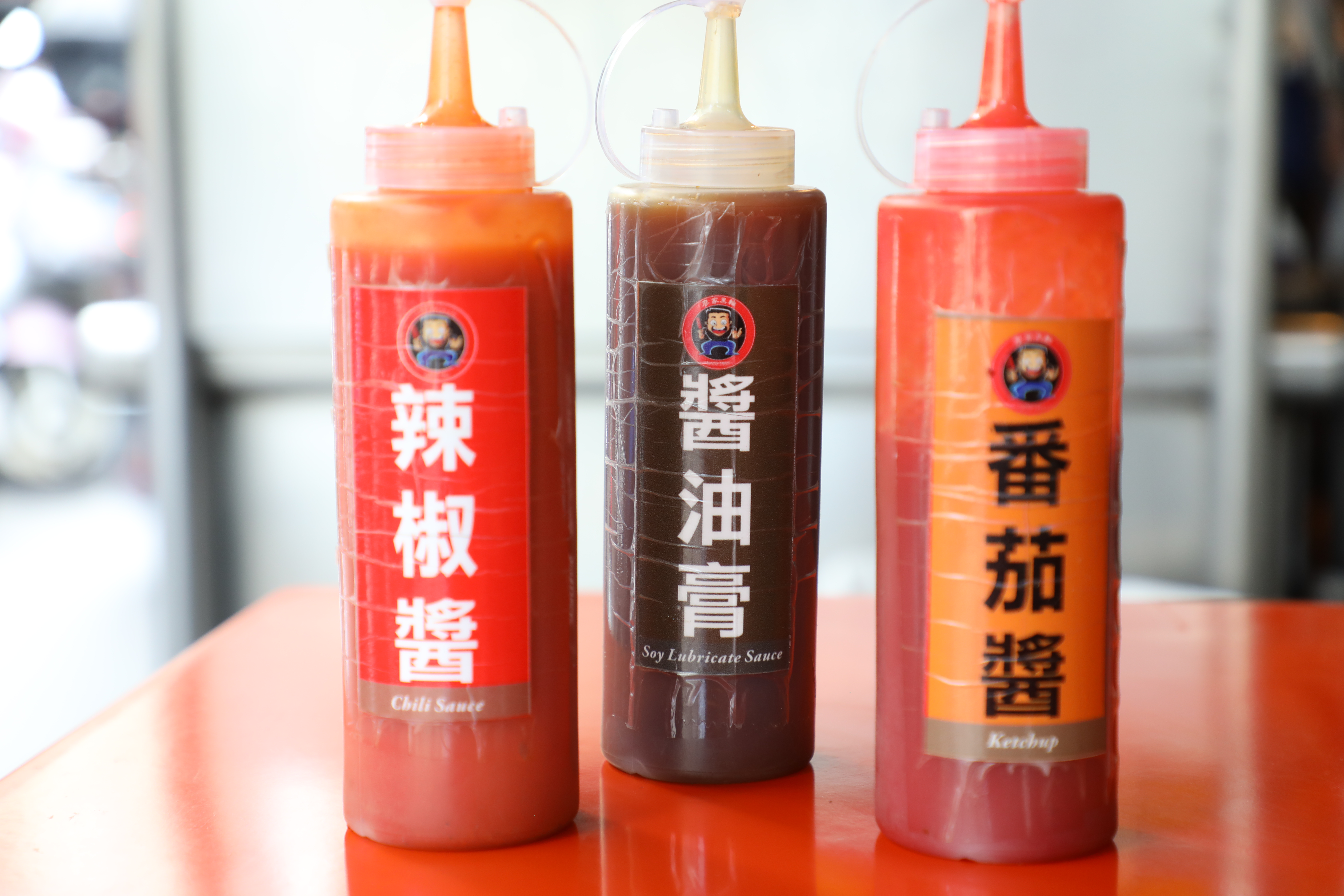 關東煮可以依口味蘸點醬料。