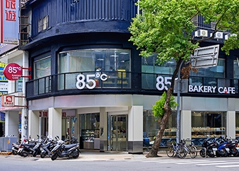 85度C經營地方許久，是不少人年輕時的回憶。（示意圖；翻攝85度C官網）