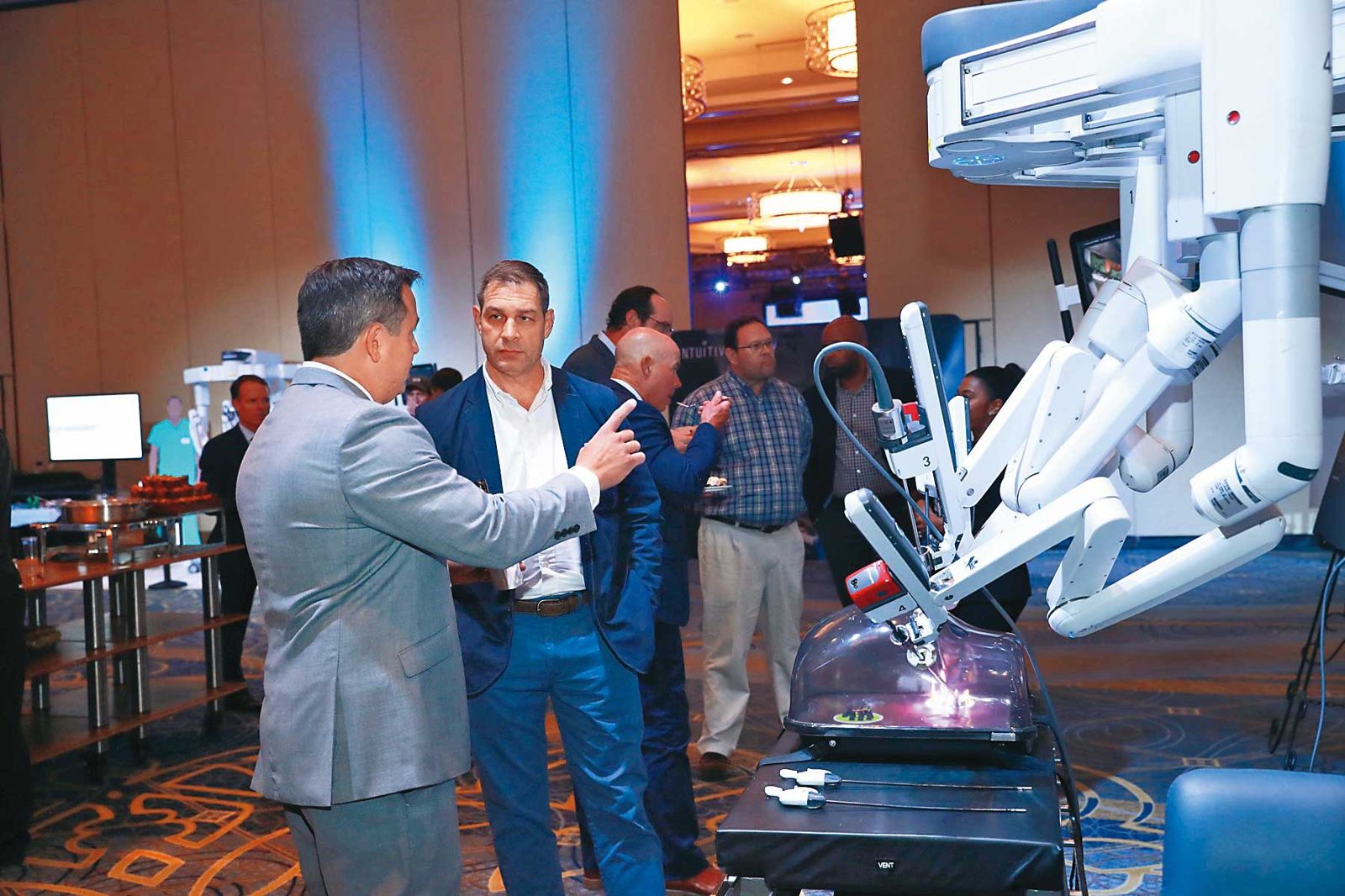 AI已開始在醫療產業上大量運用。圖為達文西手術機器人。(翻攝Intuitive twitter)