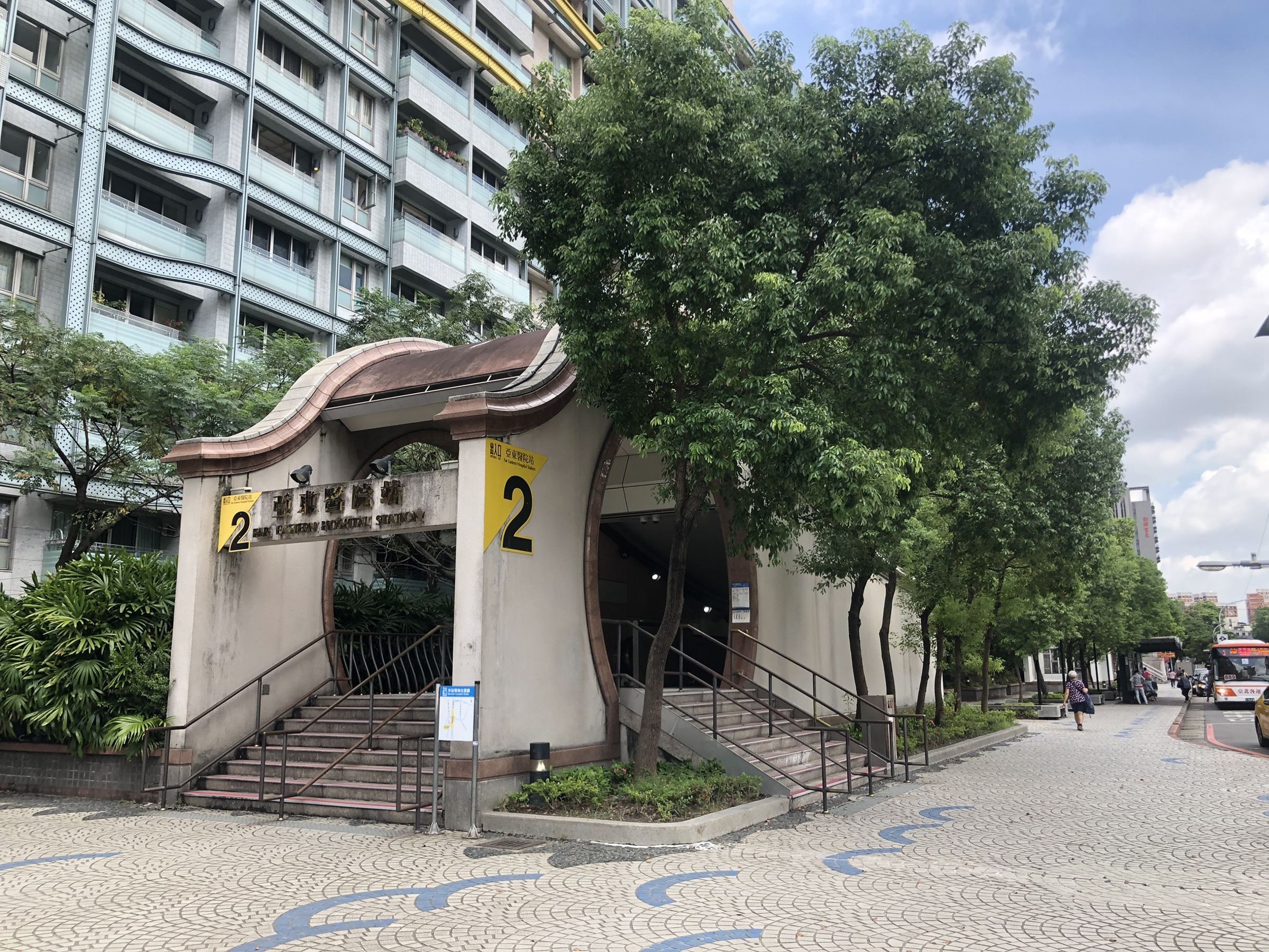 捷運亞東醫院站住宅租金行情為公寓平均每坪月租1023元、大樓1026元,價差幅度不到1%。(房市示意圖)