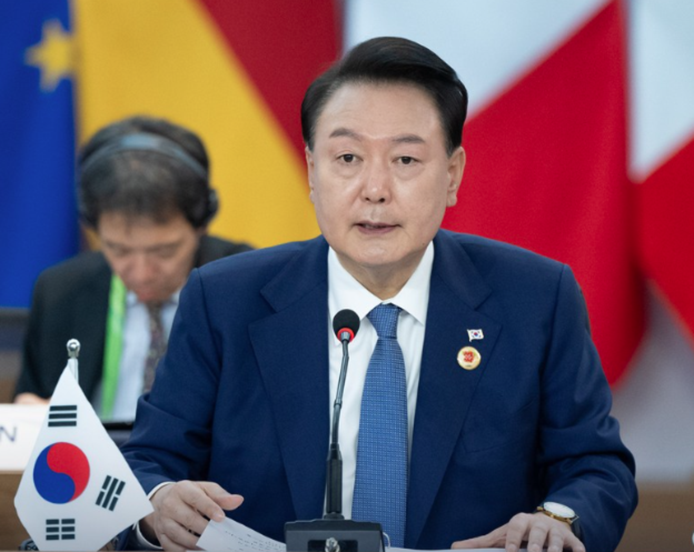 南韓總統尹錫悅在昨（3日）晚間宣布進入戒嚴狀態，但6小時後便解除，釜山市一名議員發文力挺，慘遭砲轟。（翻攝自IG@sukyeol.yoon）