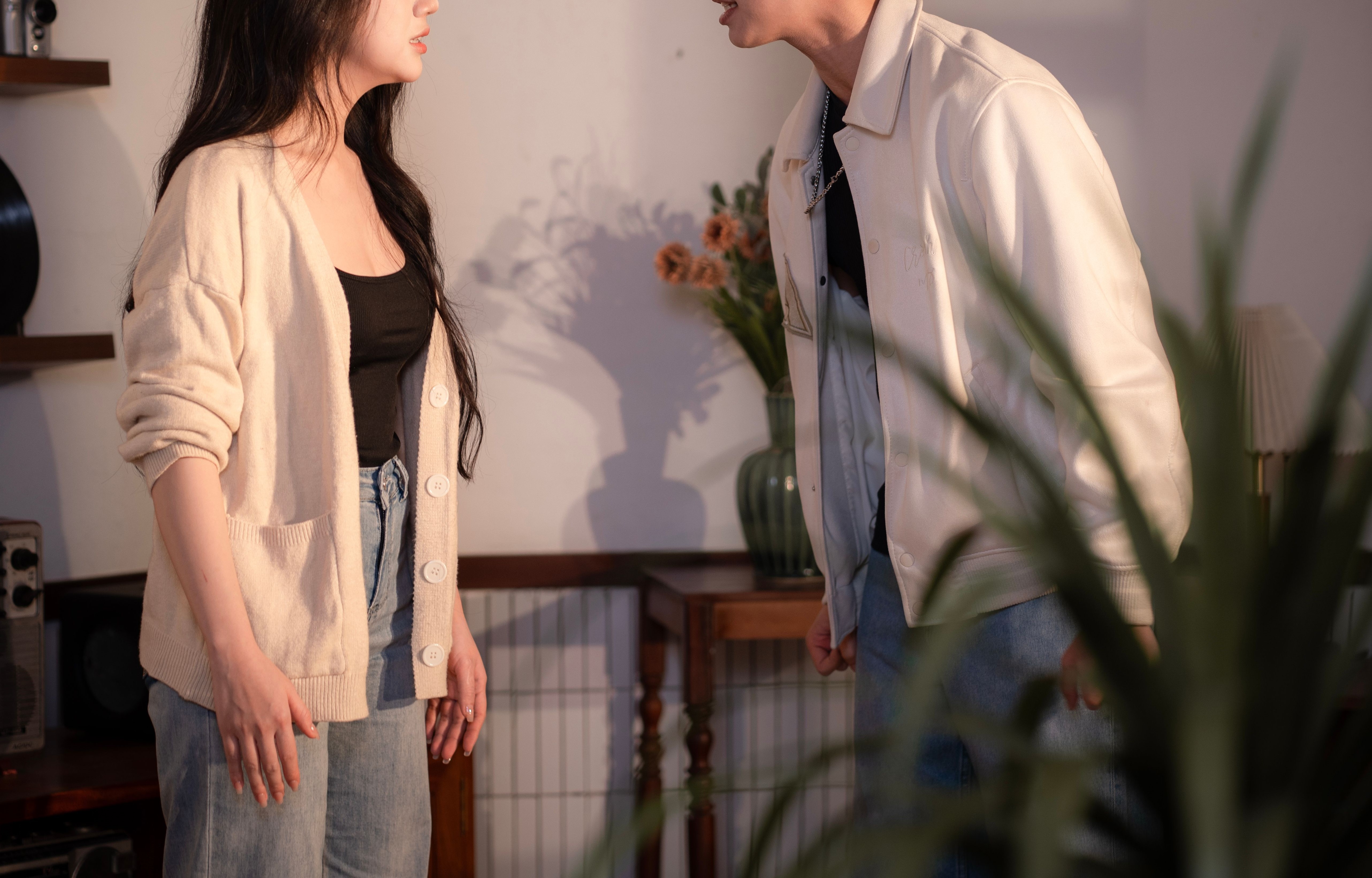 一名24歲患有中度腦性麻痺的女網友在Dcard發文,透露自己憑藉努力一路就讀國立大學並順利進入銀行工作,未料身為職業軍人的弟弟卻冷言冷語威脅「爸媽死了我會把妳趕出去」,母親甚至偏心護航。(示意圖,非當事人/pexels)