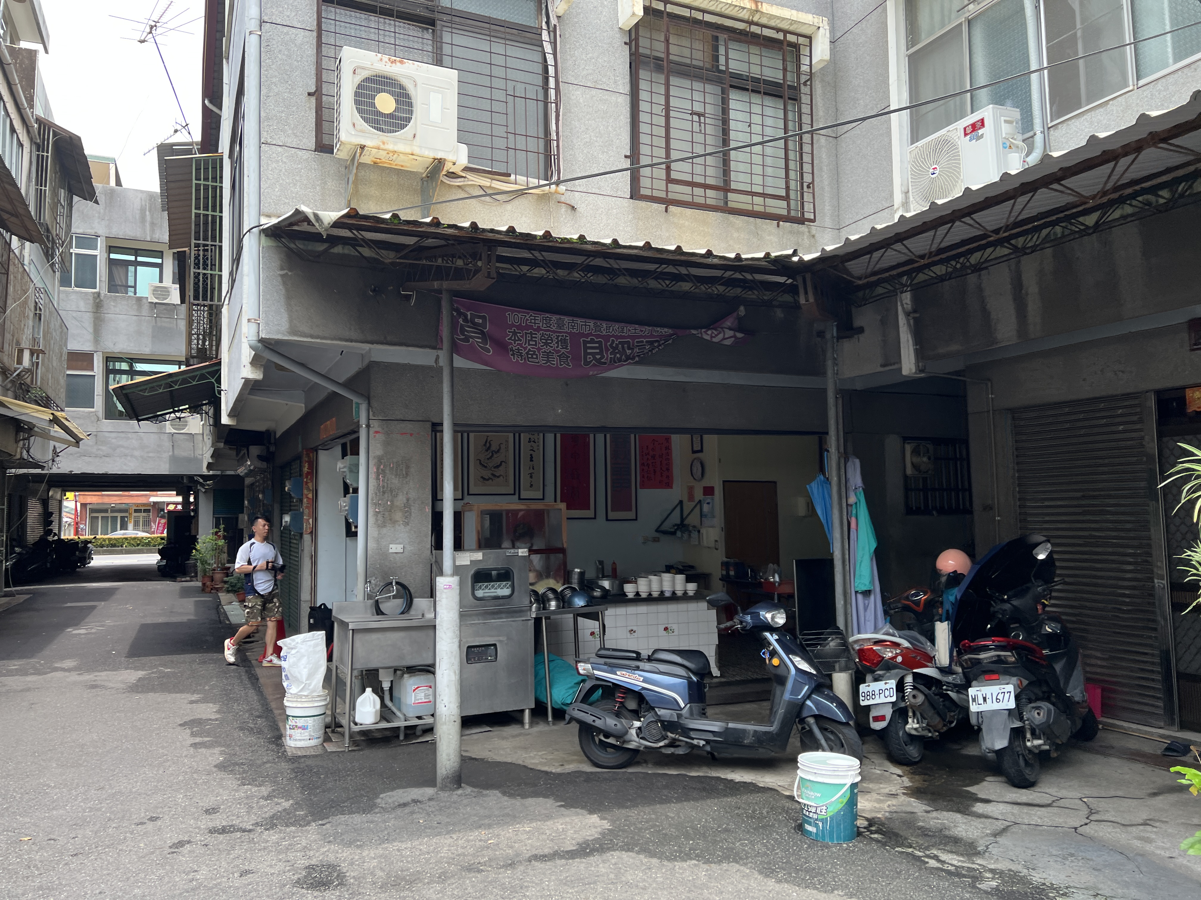 「林家豆菜麵」隱身在巷子裡,但其實這一帶早年是六甲菜市場,後來市場搬遷才寥落下來。
