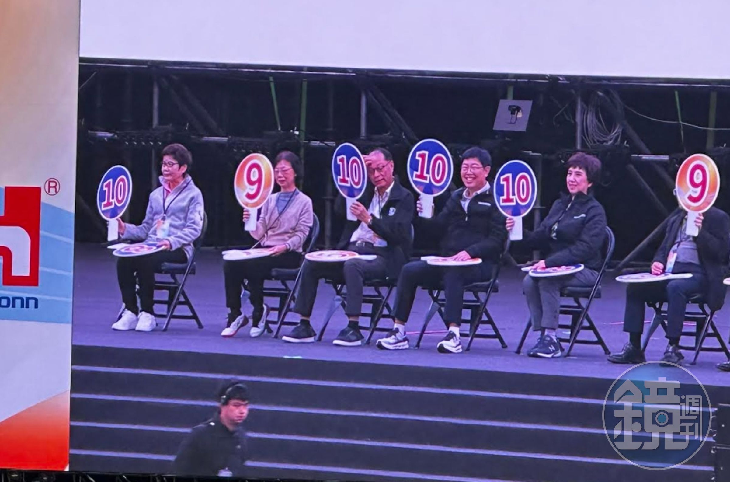 鴻海集團今（12）日一早於大巨蛋舉行「鴻海運動嘉年華」。（讀者提供）