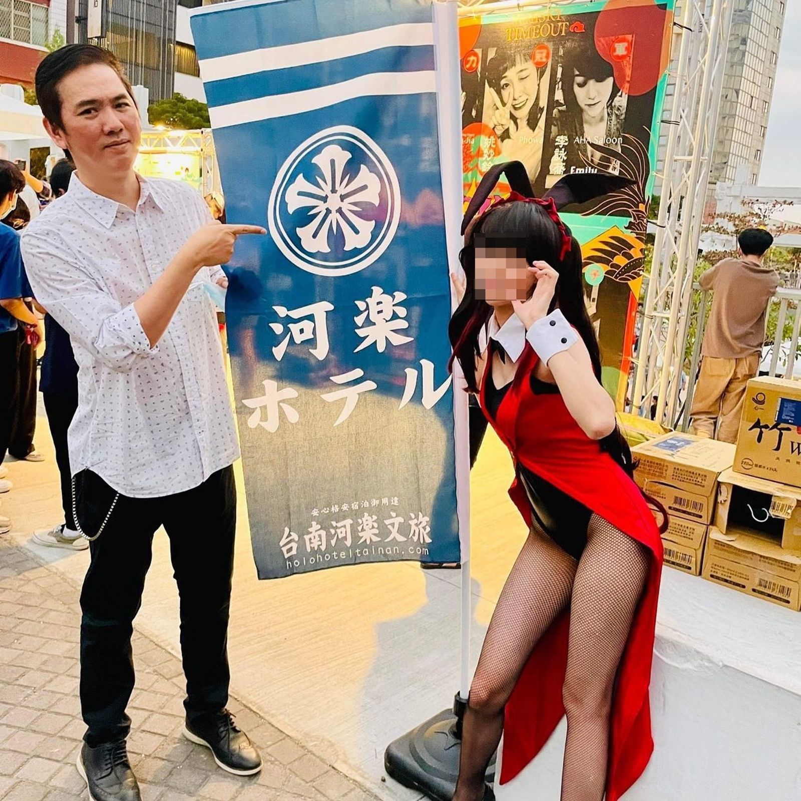 蔡桑（左）經營自媒體頻道後，轉型成網紅教授。（翻攝自蔡亦竹IG）
