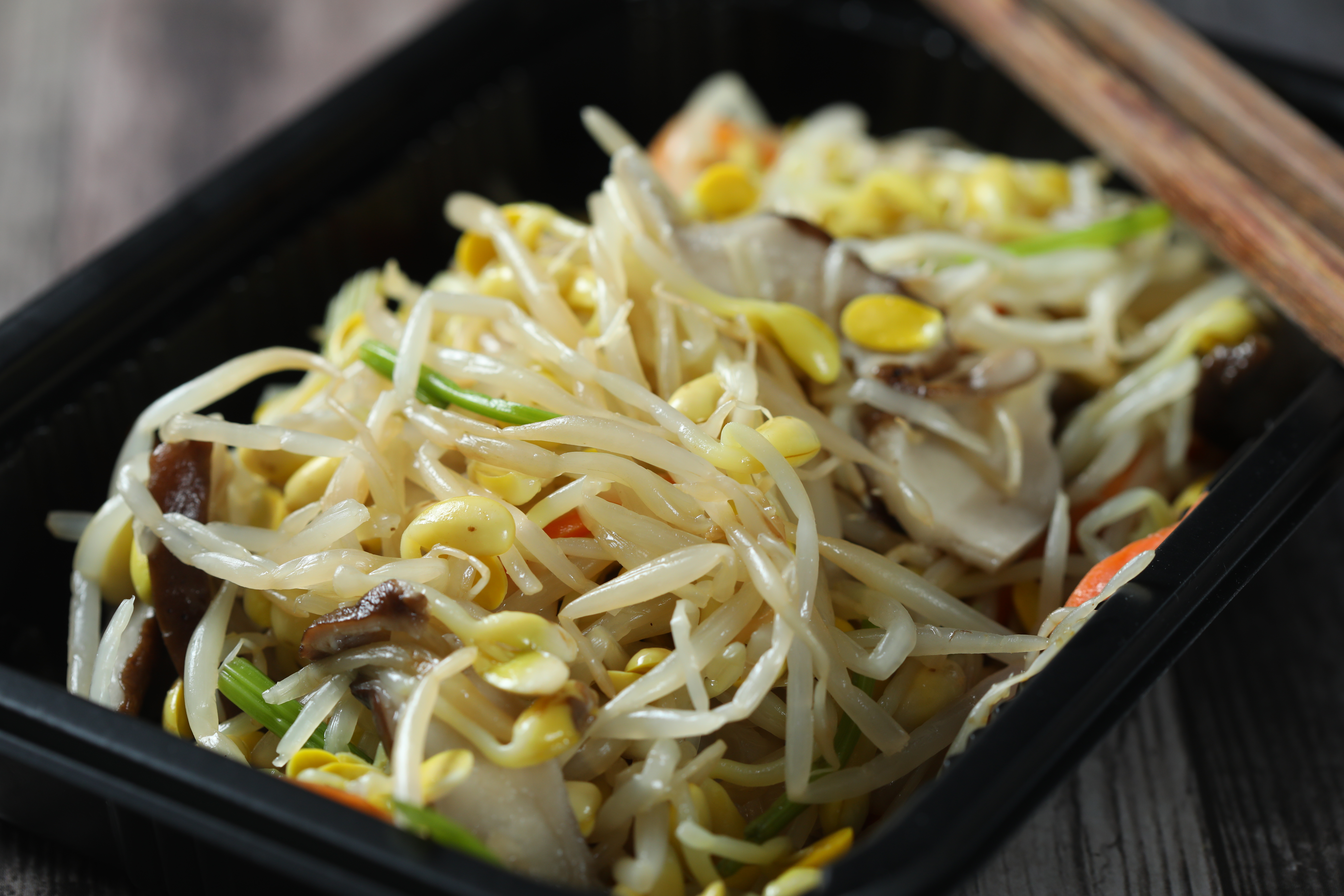 「黃豆芽」清爽可口。(100元/盒)