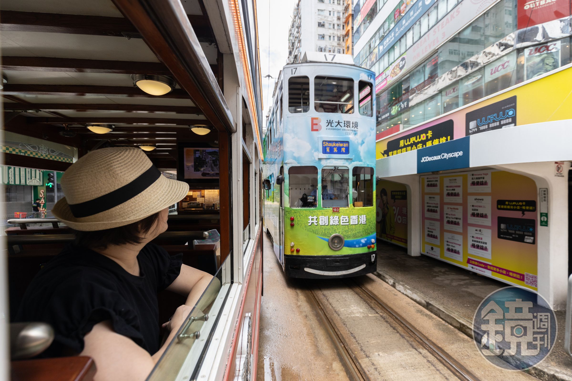 在狹窄路段時,電車經常「擦身」而過。