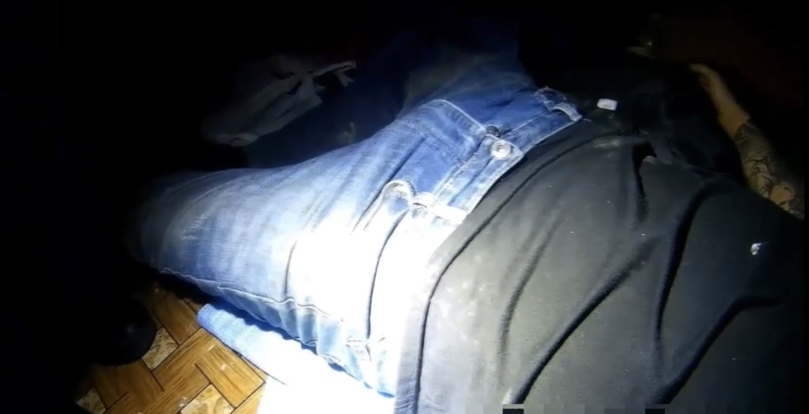 朱男一度失去意識，經員警到場施以心肺復甦術後，才保住一命。（翻攝畫面）