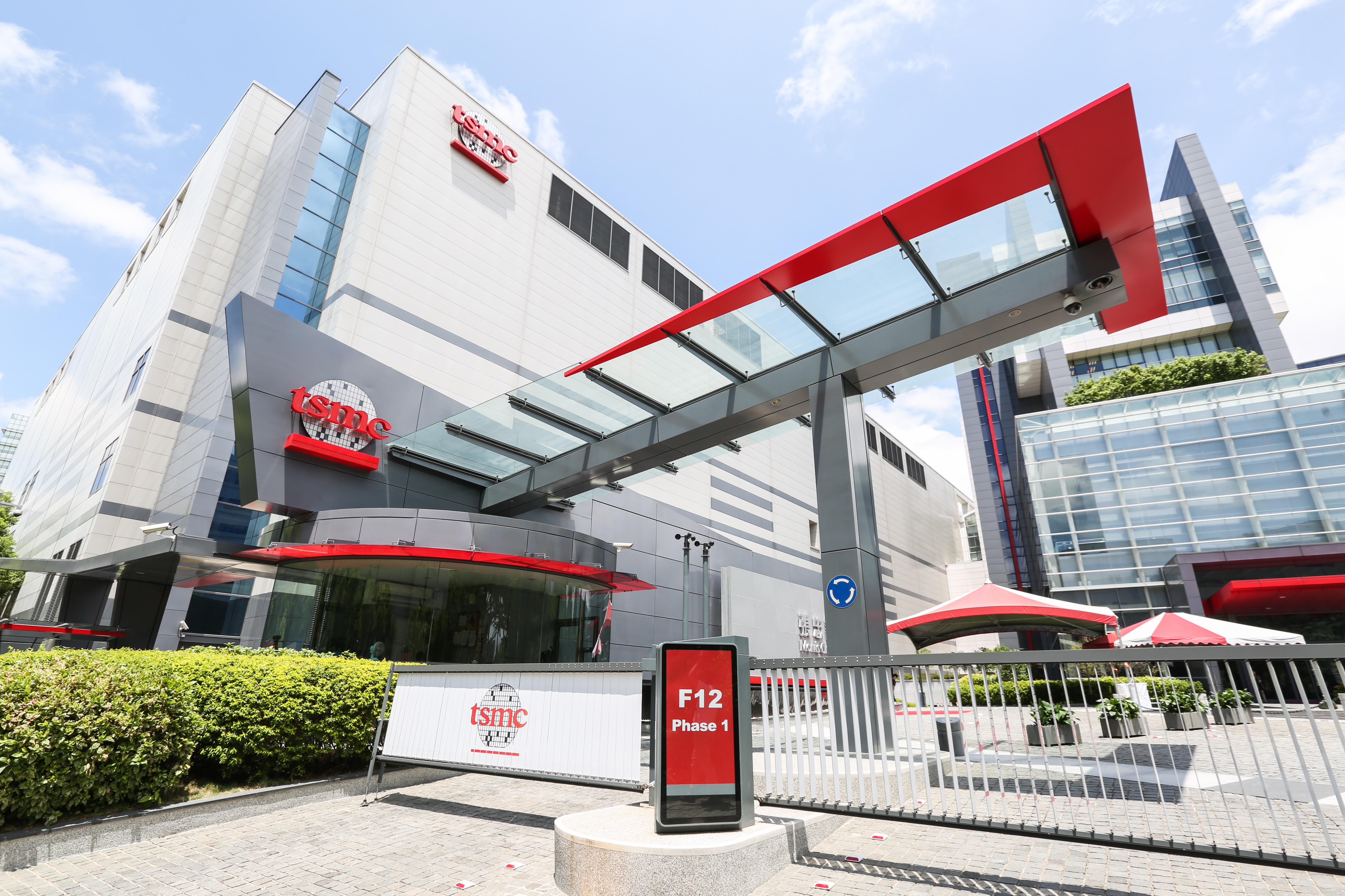 沃旭的大彰化東南及西南的920MW離岸風場,早早便與台積電簽訂企業購售電契約。(圖為台積電總部)