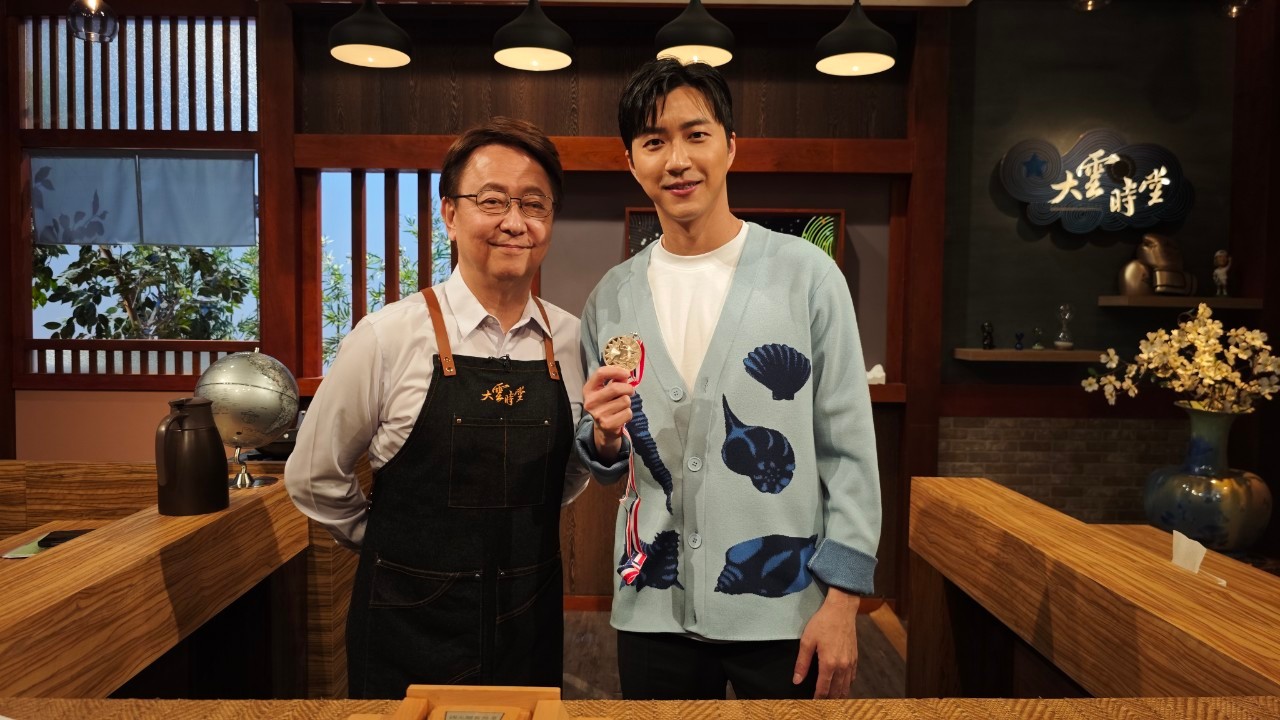 江宏傑上節目接受李四端專訪。（MOMO TV提供）