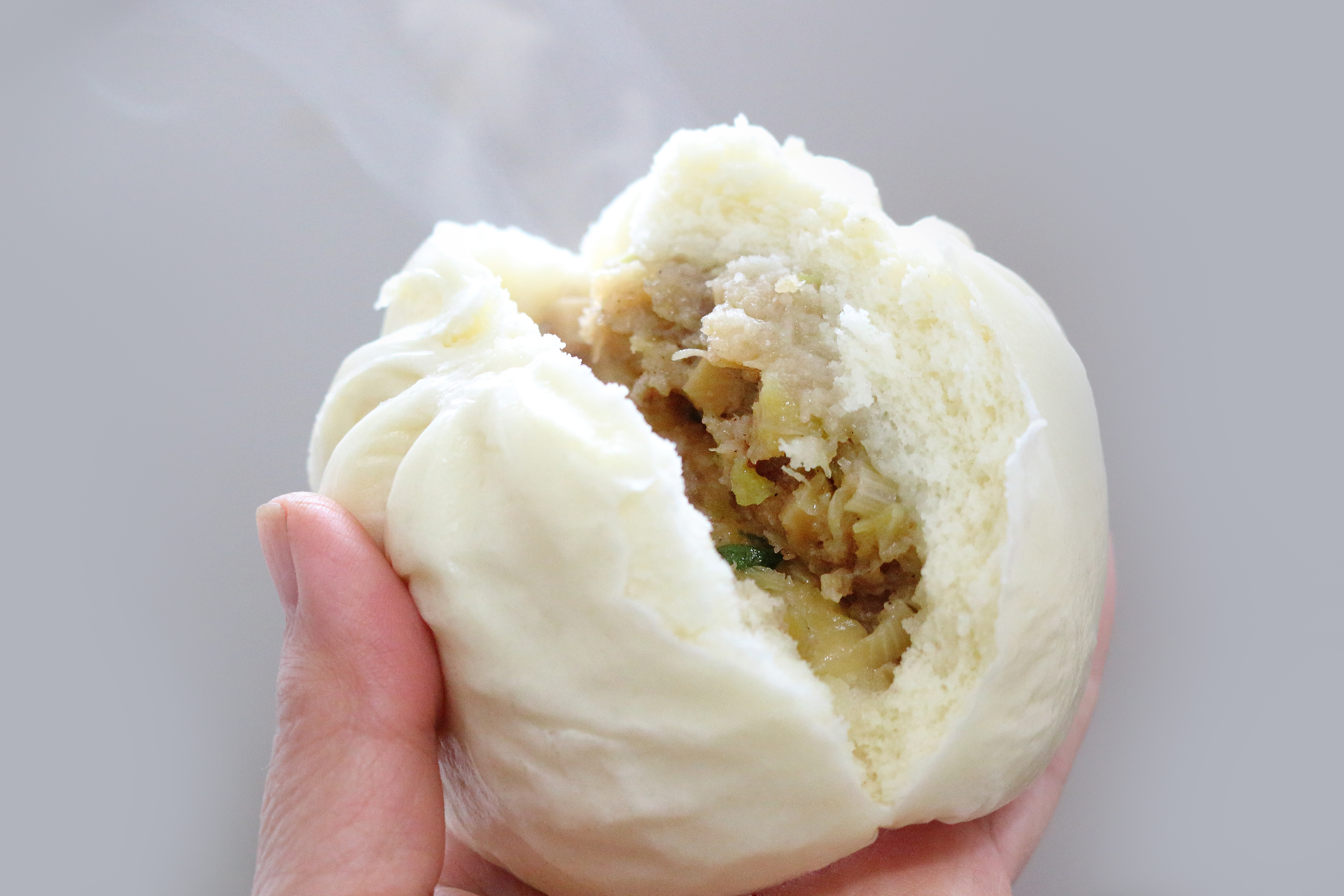 用電鍋蒸包子對很多上班族來說，早上會來不及，有日本廚師分享「馬克杯微波法」，能迅速加熱又維持鬆軟口感，圖為示意圖。（翻攝自PhotoAC圖庫）