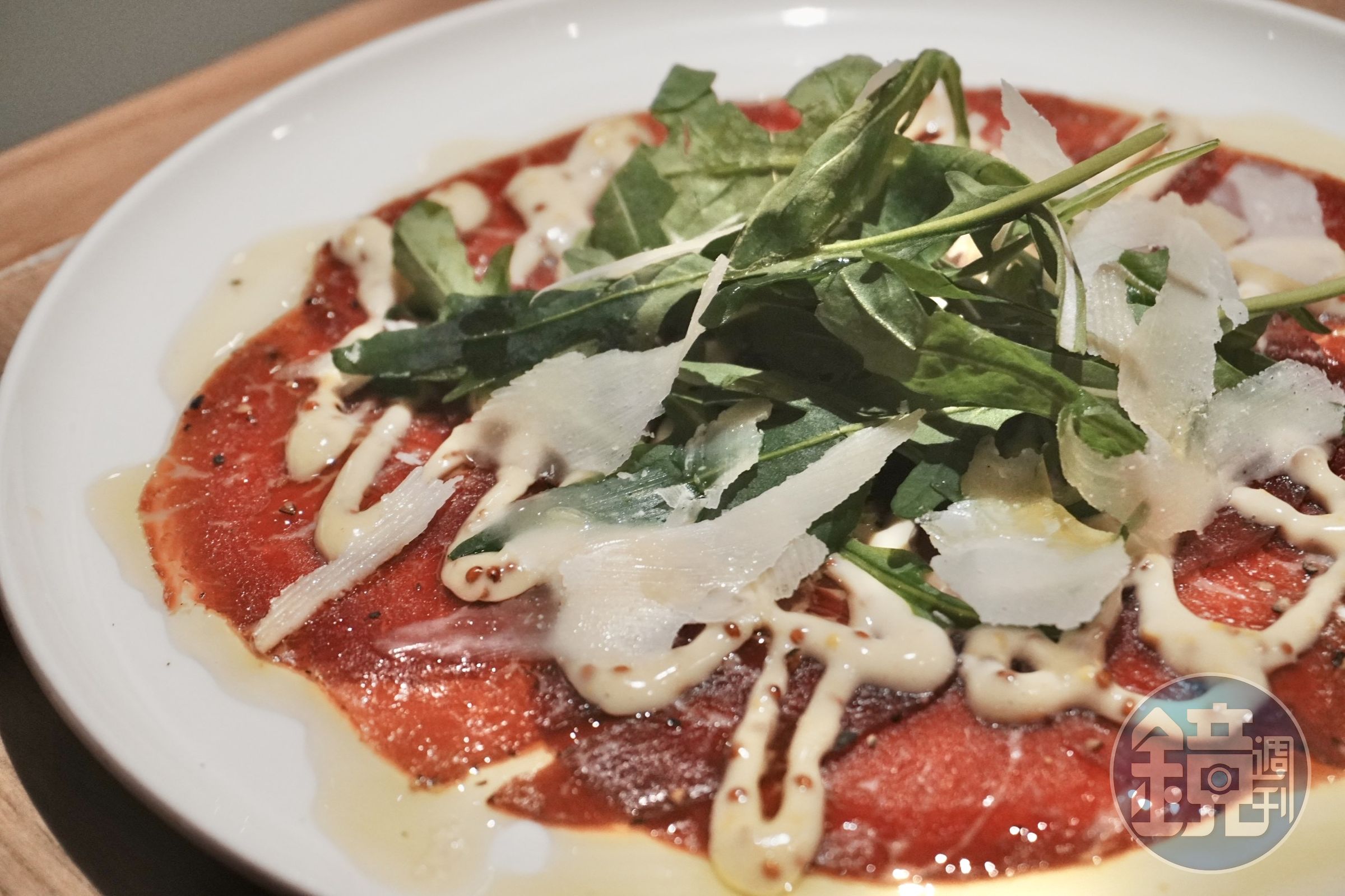 「義式薄片起司生牛肉」是BELLINI Pasta Pasta「原祖級」下酒菜。（220元／份）
