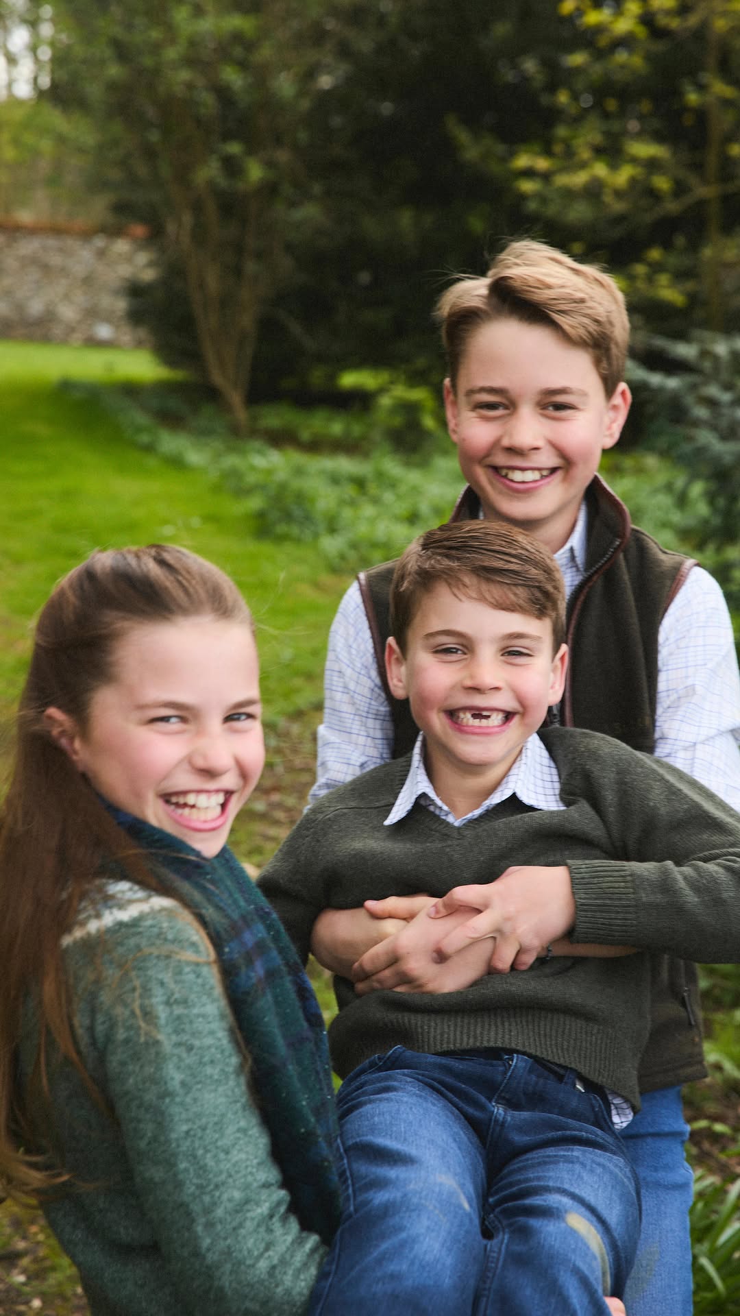 喬治與妹妹夏綠蒂、弟弟路易感情好。（翻攝princeandprincessofwales IG）