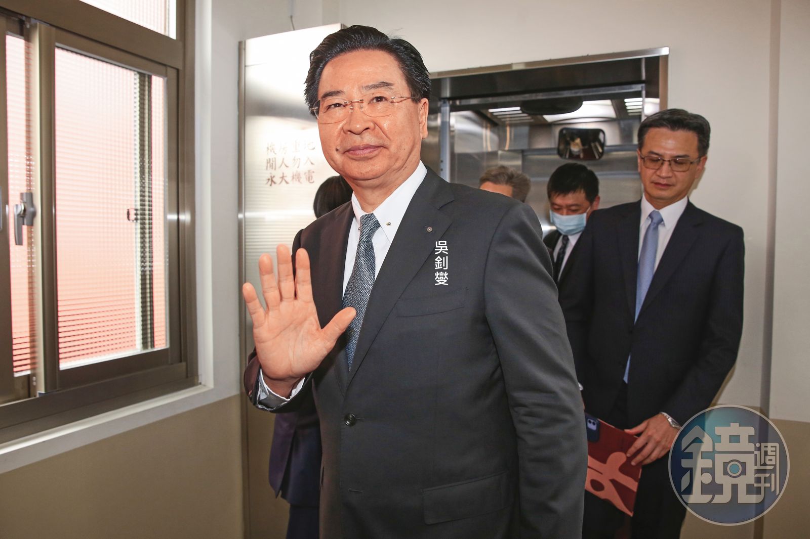 共諜APP揭密4／共諜妻竟是總統府正妹憲兵 網路發文為夫喊冤
