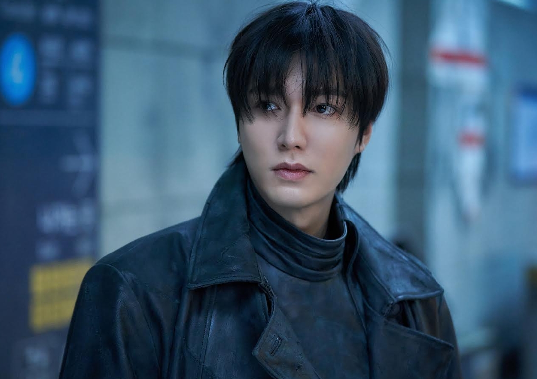 李敏鎬飾演小說主角劉眾赫,在動作、眼神、表情上花費許多心思。(采昌國際多媒體提供)