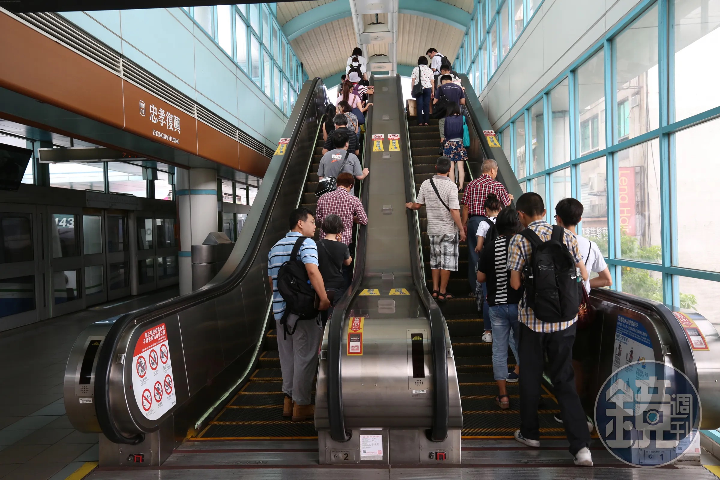 北捷新購列車將朝「4節車廂貫穿設計」規畫，比照高運量捷運模式，讓乘客可在整列車自由移動。（本刊資料照）