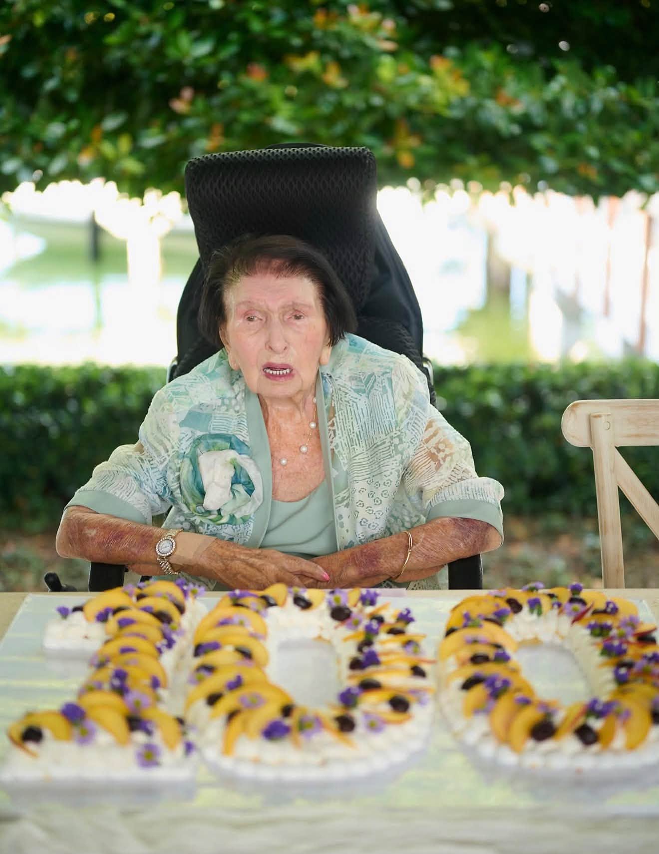 瑪麗澤爾尼奇科娃迎來100歲生日,一家人特地齊聚邁阿密為她慶生。(翻攝Ivanka Trump臉書)