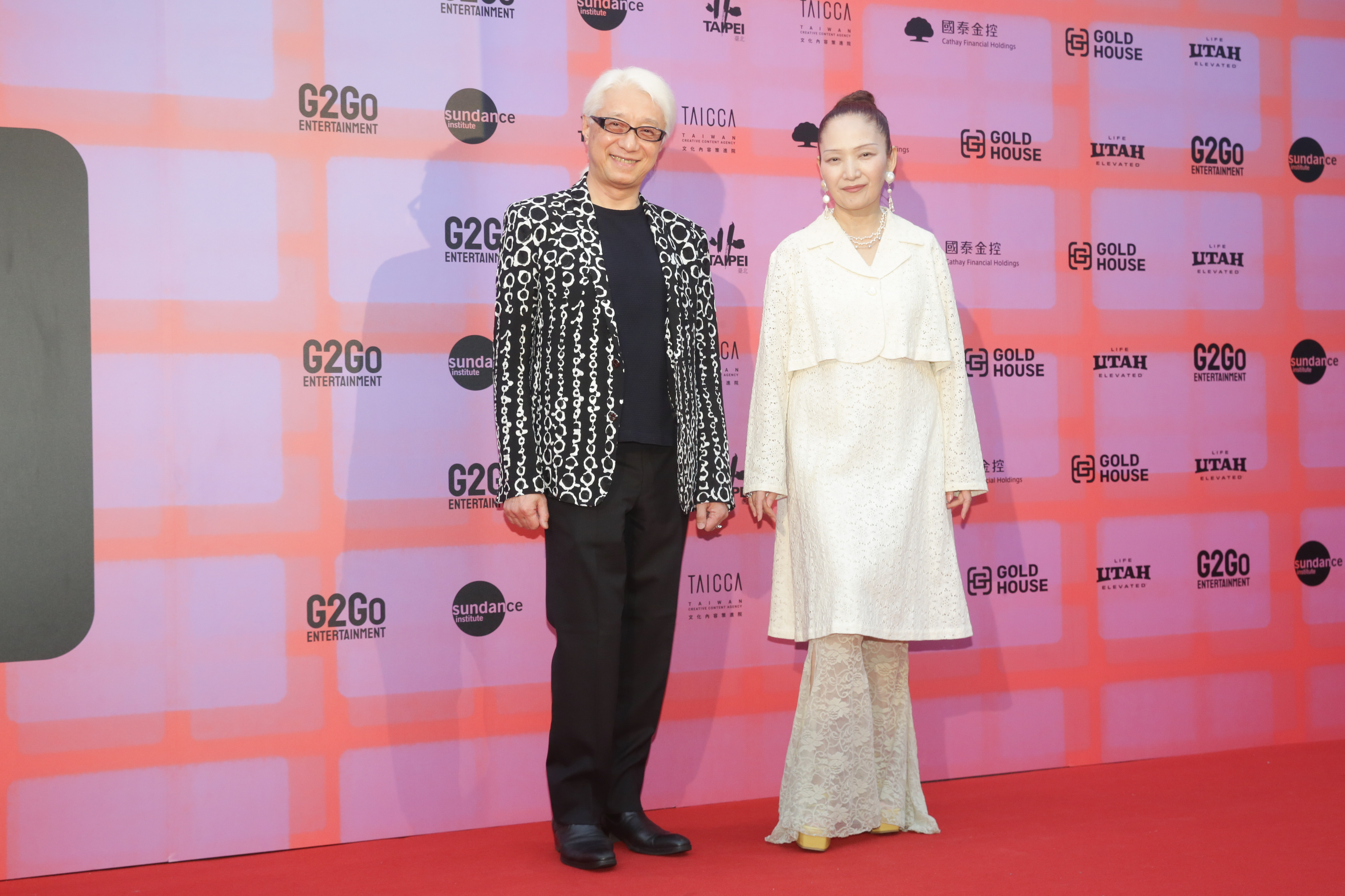 漫畫《怪醫黑傑克》原作者手塚治虫的兒子手塚真導演，與漫畫《陰陽師》作者岡野玲子聯袂走上紅毯。