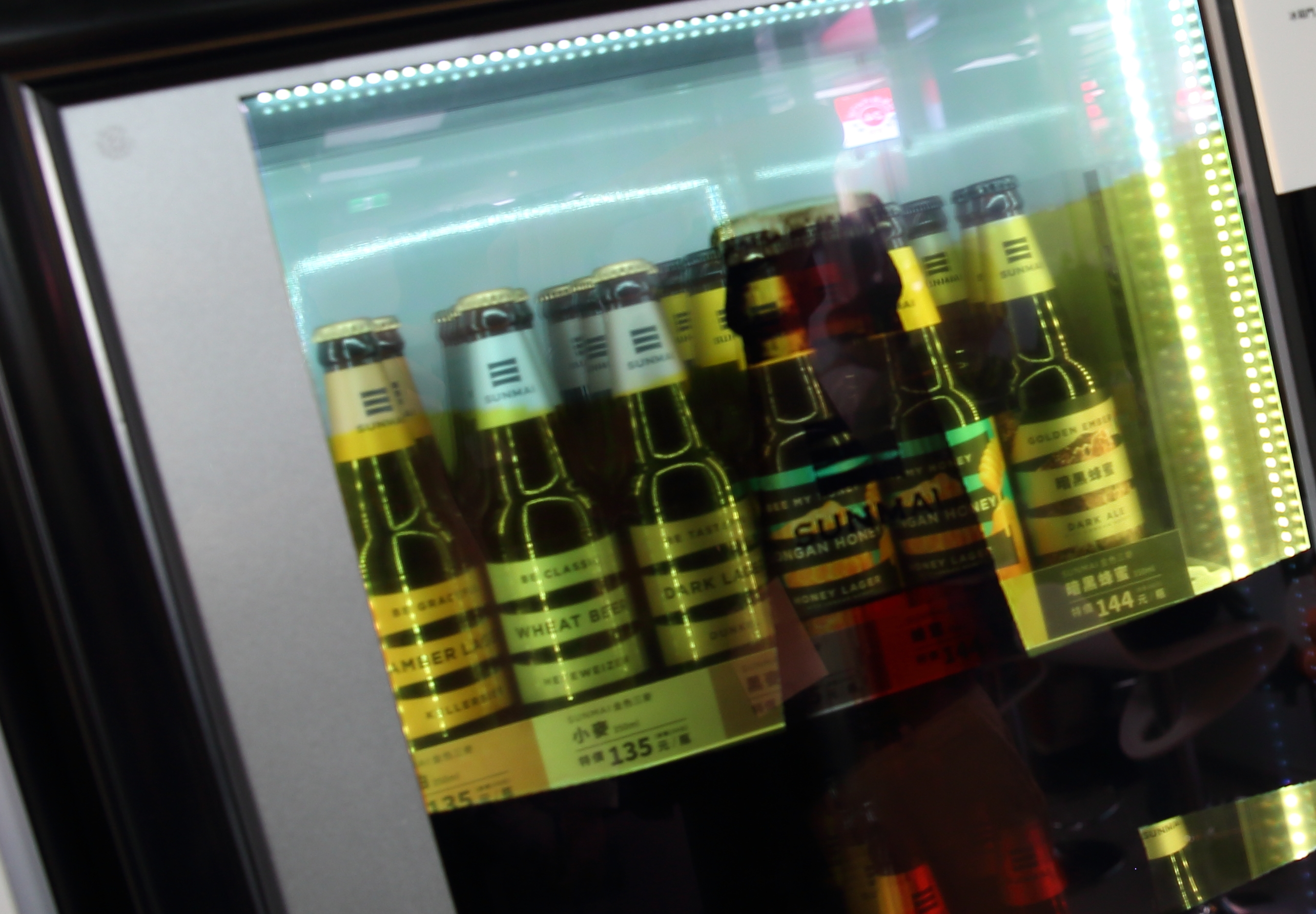 金色三麥今宣布,將停止在便利商店通路販售350ml玻璃瓶裝蜂蜜啤酒。(本刊資料照)