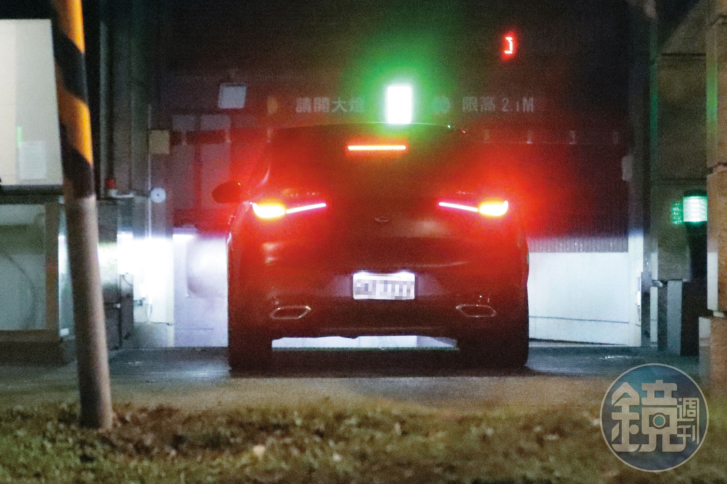 23:49,隨後王瞳獨自駕車,一路駛回台北內湖家。