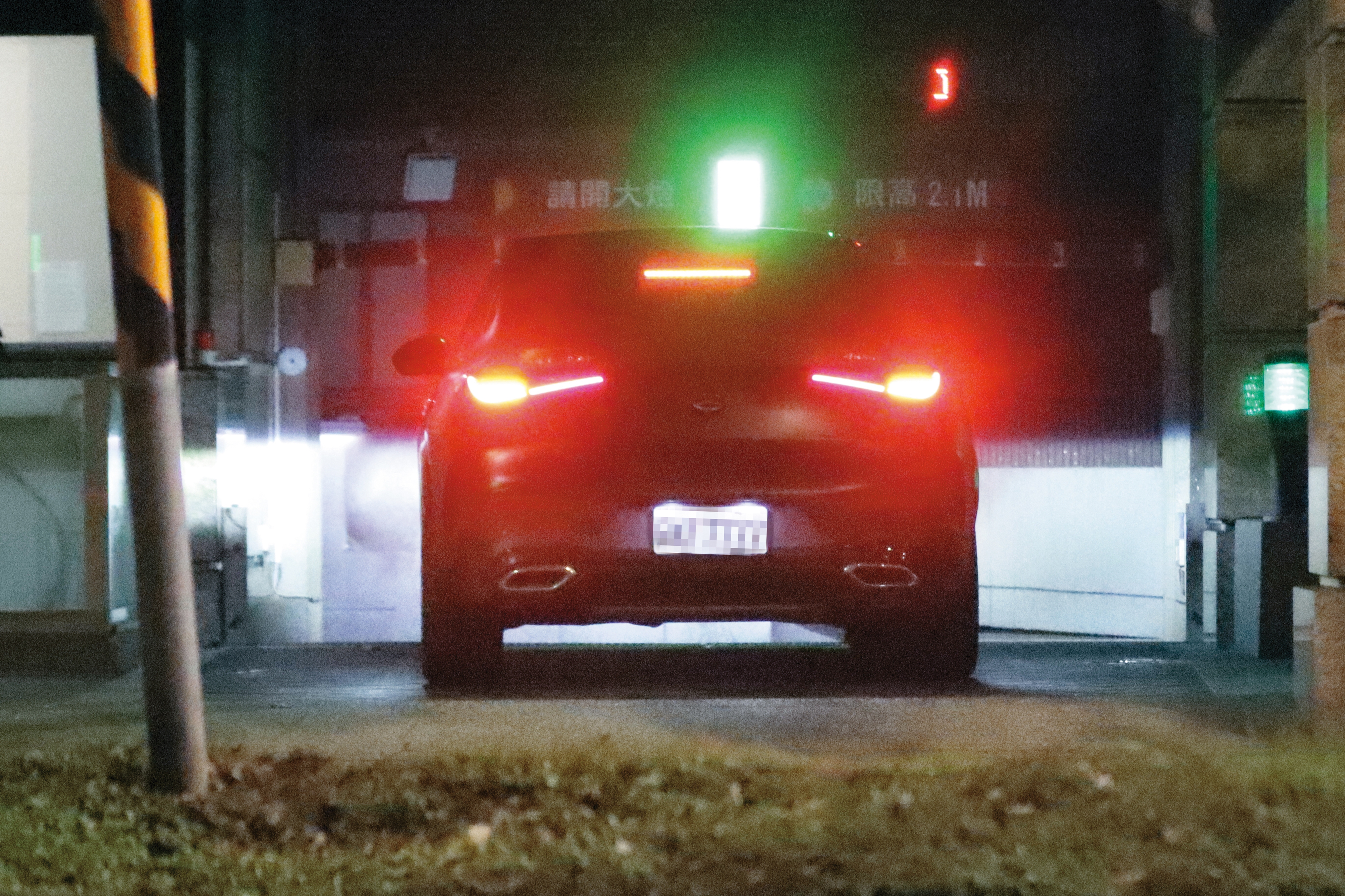 23：49，隨後王瞳獨自駕車，一路駛回台北內湖家。