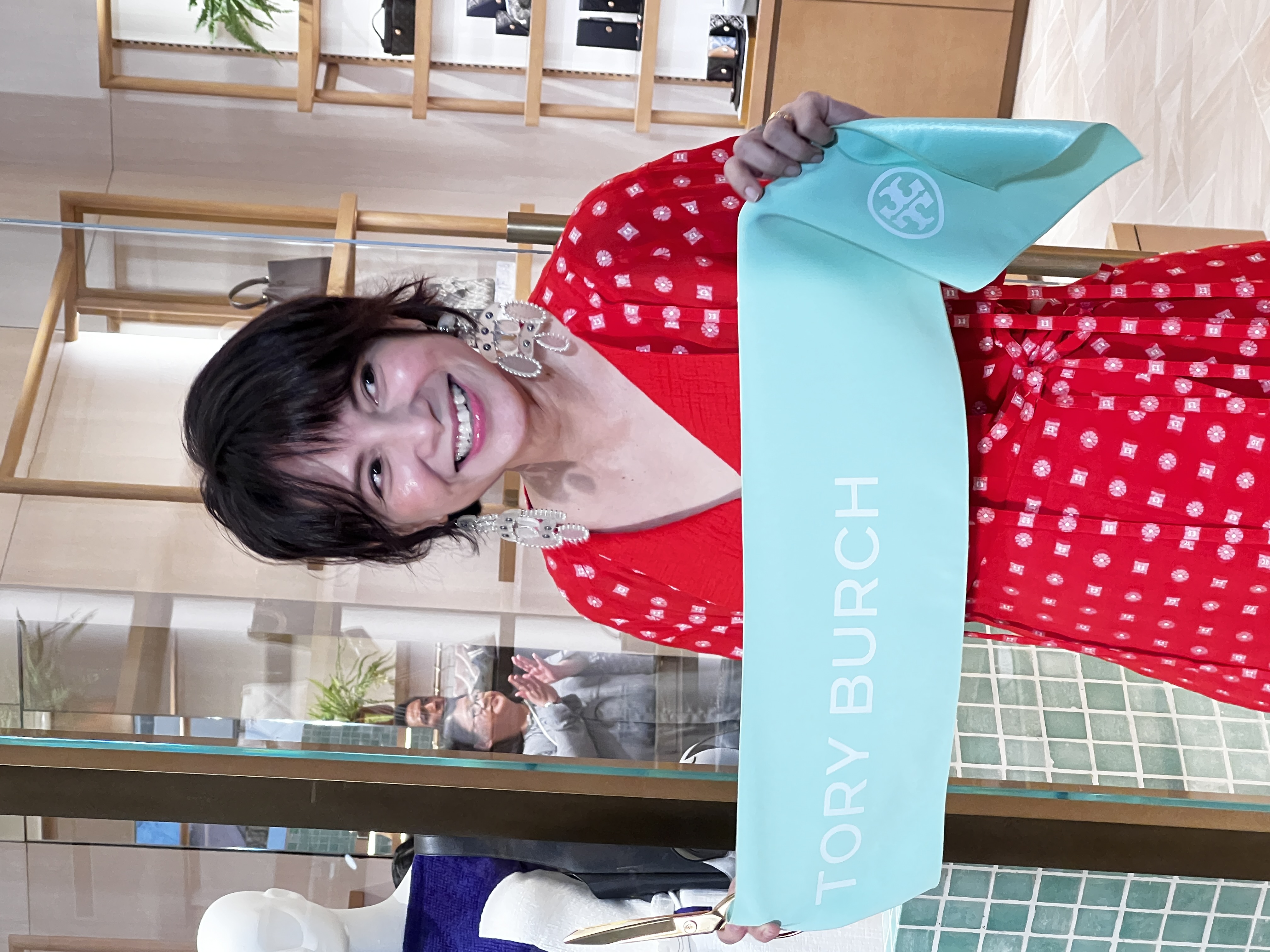 李心潔剪綵時笑得開懷。