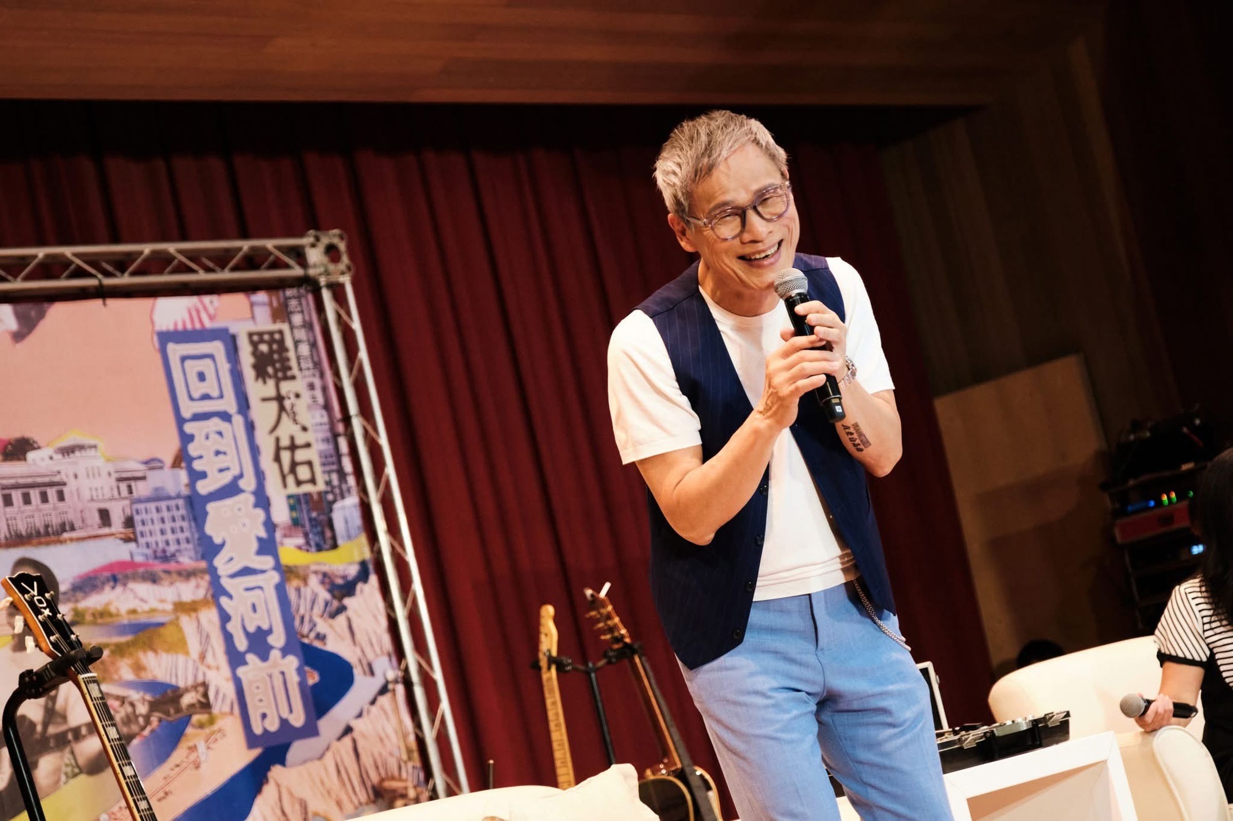 羅大佑老來得女,直呼有女兒的人生像清晨。(翻攝自羅大佑臉書)