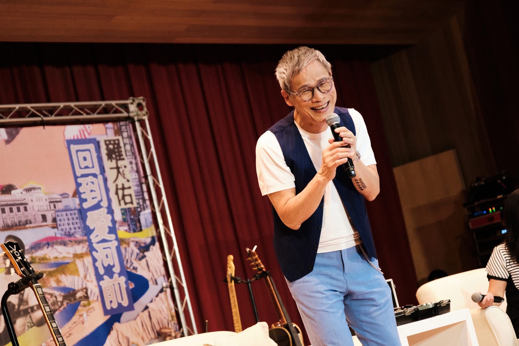 羅大佑老來得女，直呼有女兒的人生像清晨。（翻攝自羅大佑臉書）