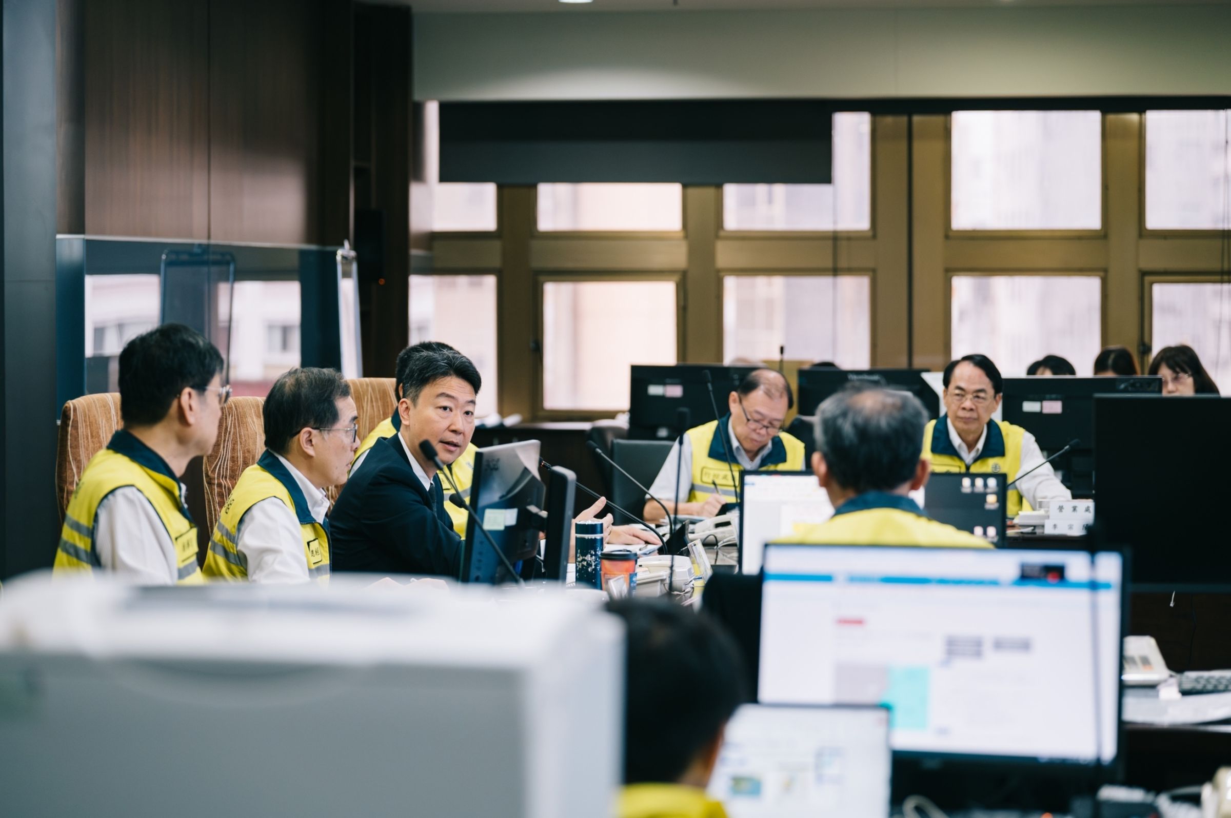 交通部長陳世凱指出,預計鐵路南迴線今日下午能夠搶通,而北迴線則希望在明(2日)首班車前恢復通行。(交通部提供)