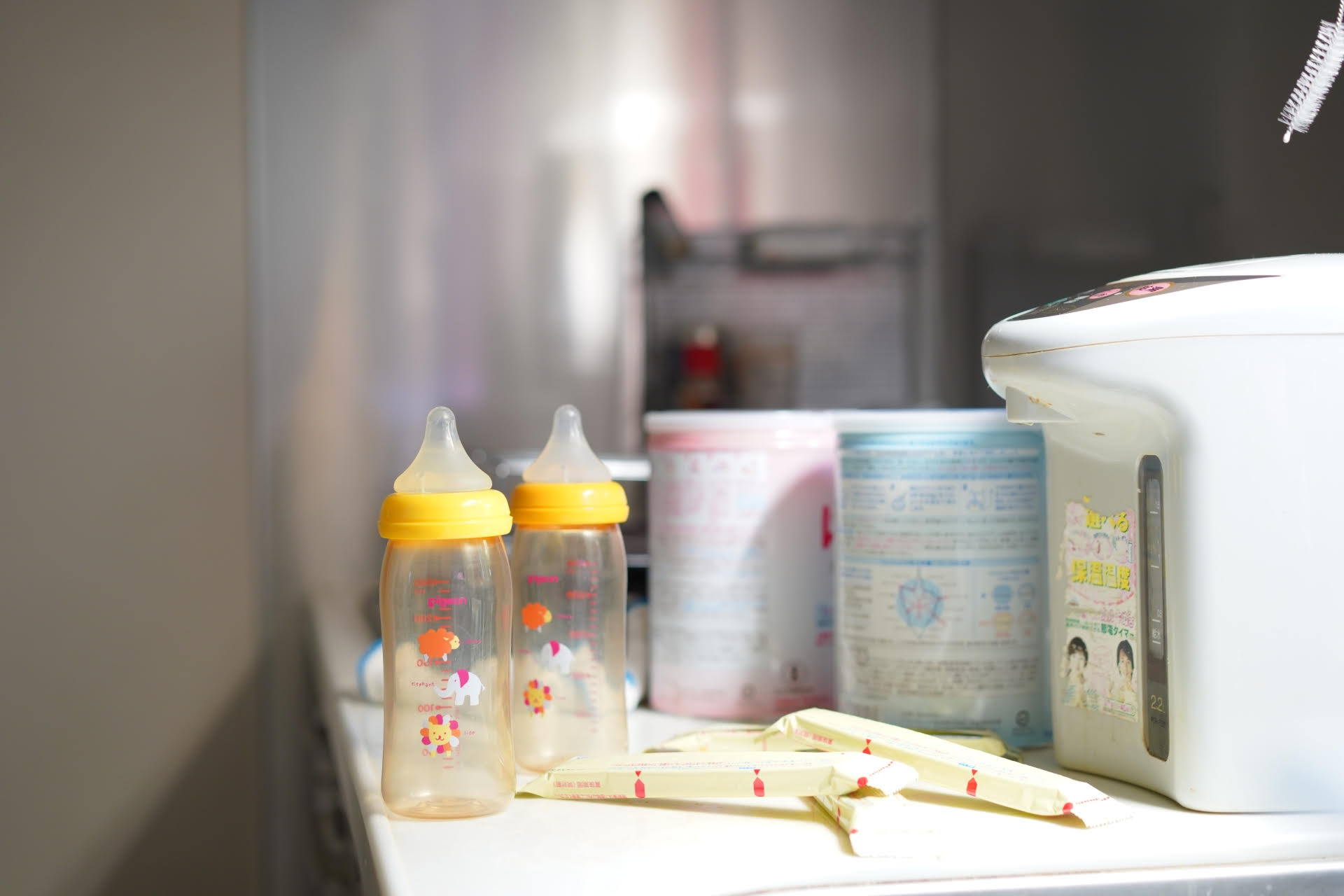 一名3歲半的男童獨自在家，竟會自己泡牛奶喝。（示意圖，photoAC） 