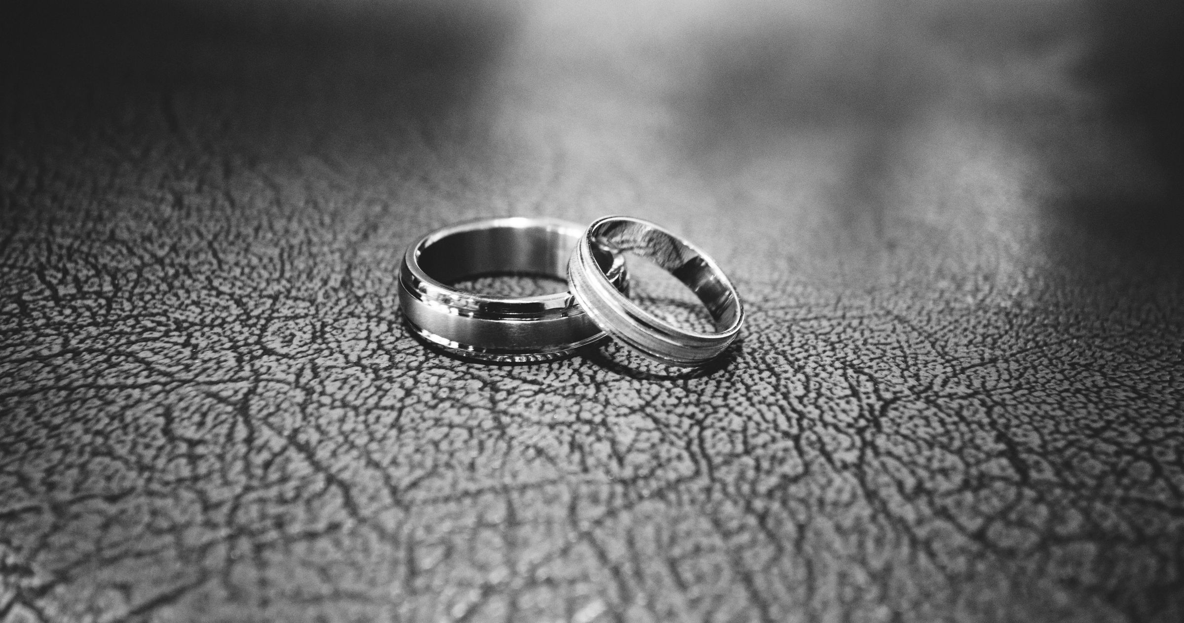 有位網友抱怨,原本跟男友打算結婚,但她的爸媽卻種種刁難,讓原po感到崩潰。(示意圖,取自pexels)