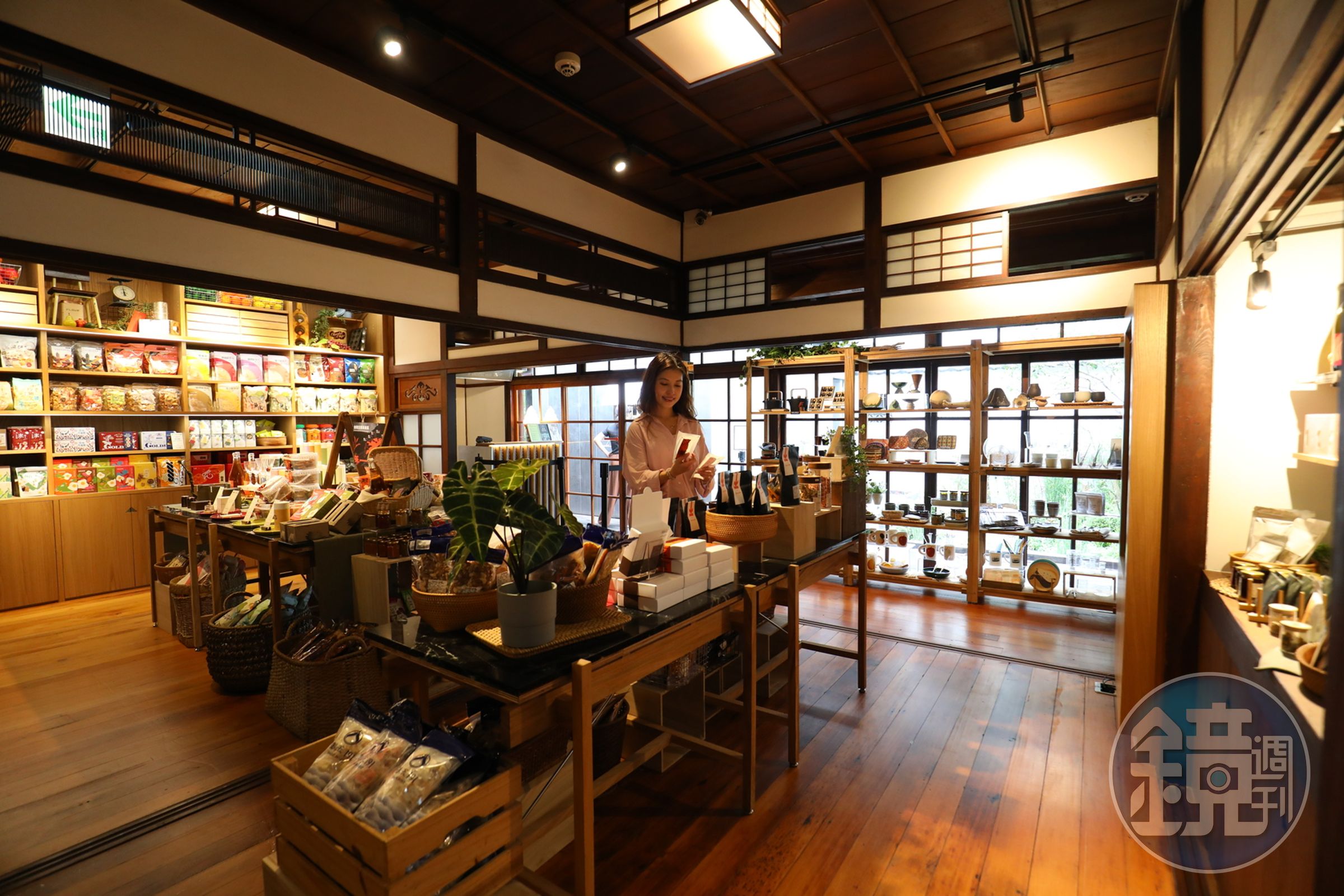 「全球唯一台灣山系概念店」選品品牌及產品數量十分驚人,且分門別類、清晰明瞭,此區為台灣生產的食品及器皿區。