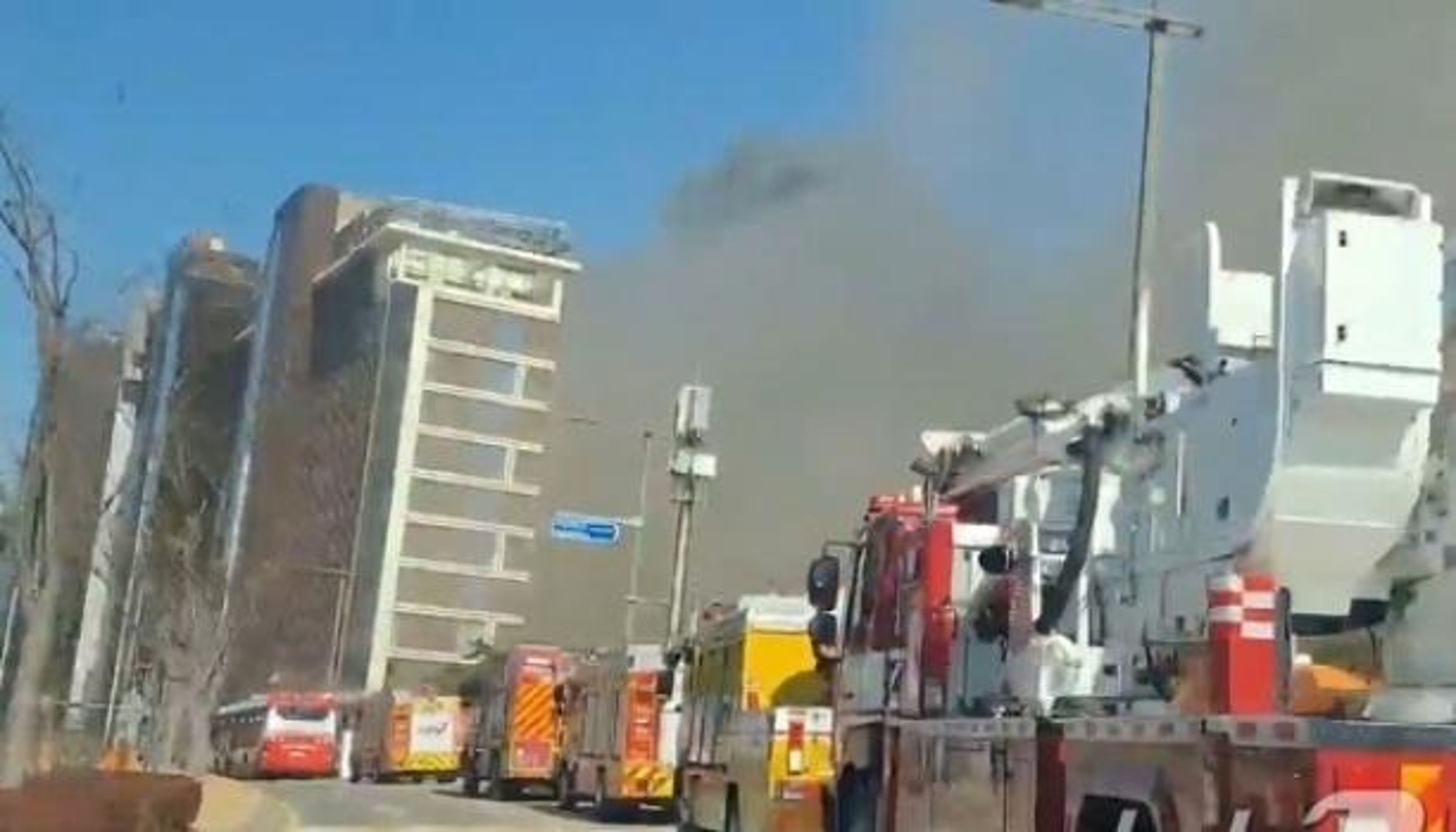 韓釜山五星級飯店工地大火,至少4工人死亡!現場驚悚影片曝光。(翻自《NEWS 1》)