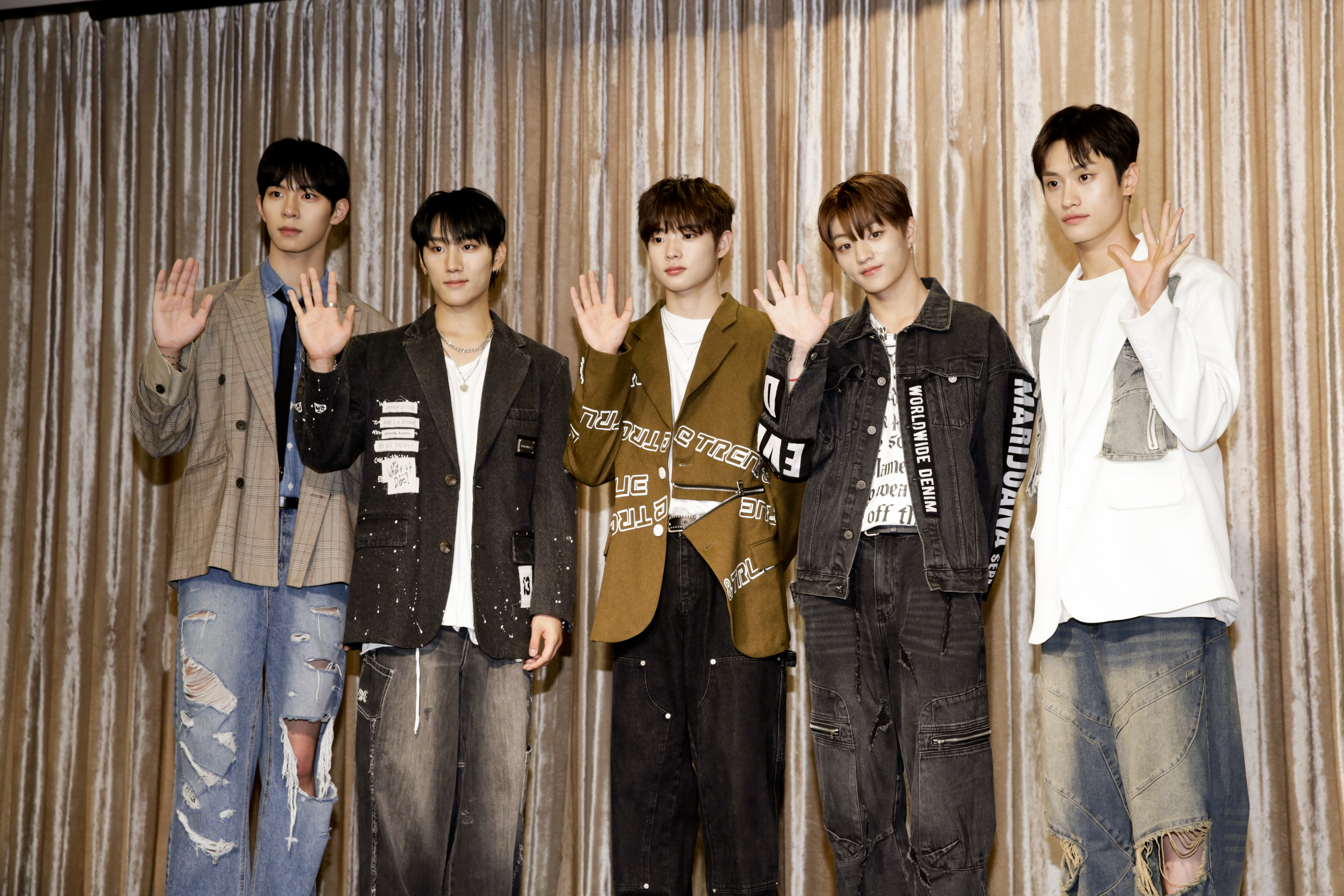 韓國新人男團TIOT首次來台舉辦粉絲見面會。左起:洪健熙、金珉成、申藝燦、崔禹眞、琴俊弦。