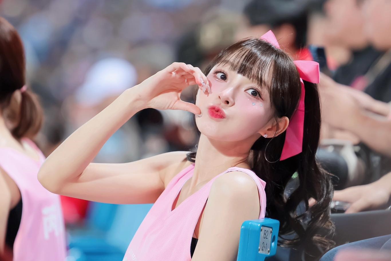 林襄上節目爆料啦啦隊回休息室內幕，透露隊友霖霖會在中場時間揪隊友「開裸體趴」。（翻攝自林襄 Mizuki臉書）