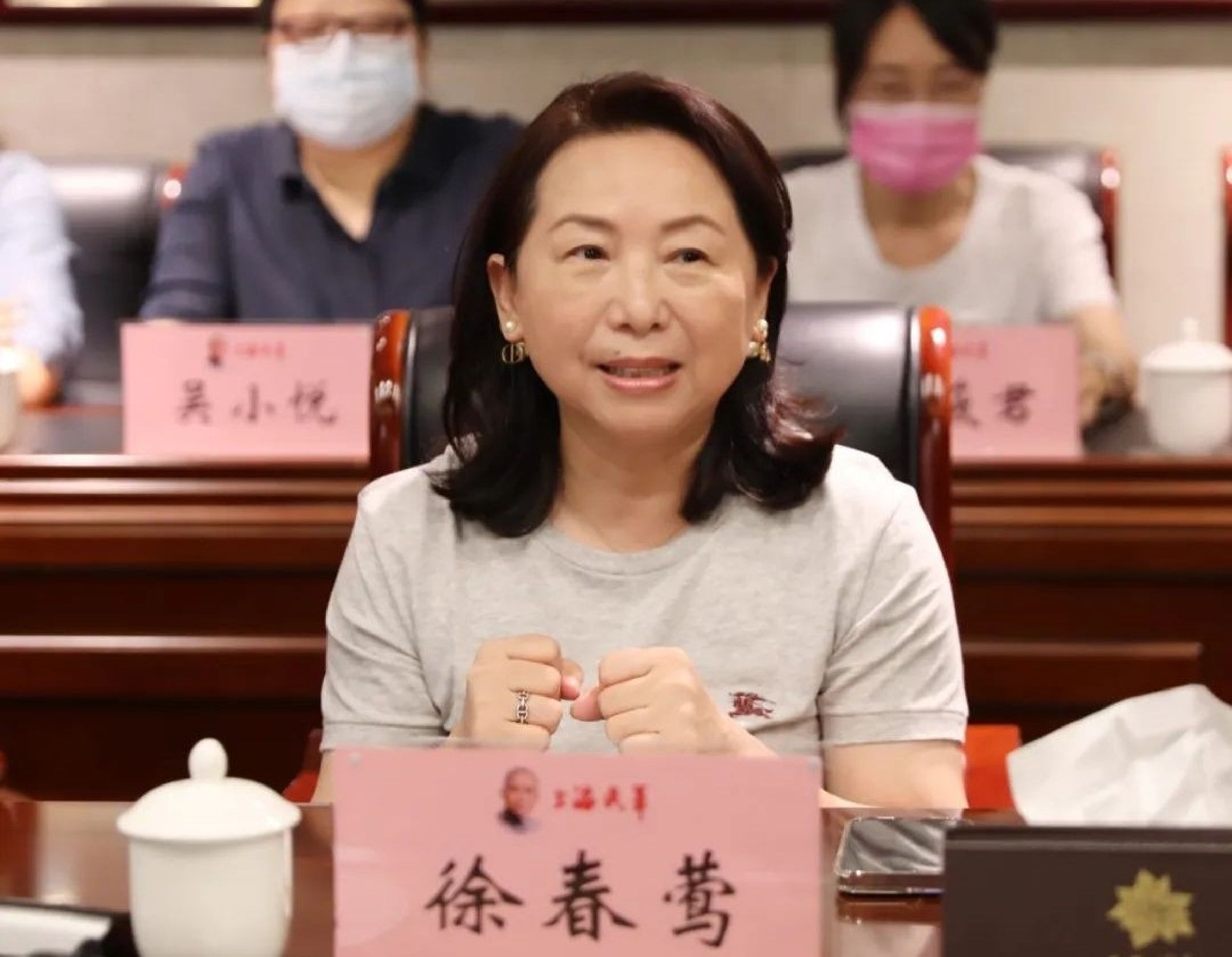 民眾黨不分區立委名單鎖定的徐春鶯,今年6月曾赴中國與「民革上海市委員會」座談、交流。(翻攝自民革上海市委官方澎湃號)