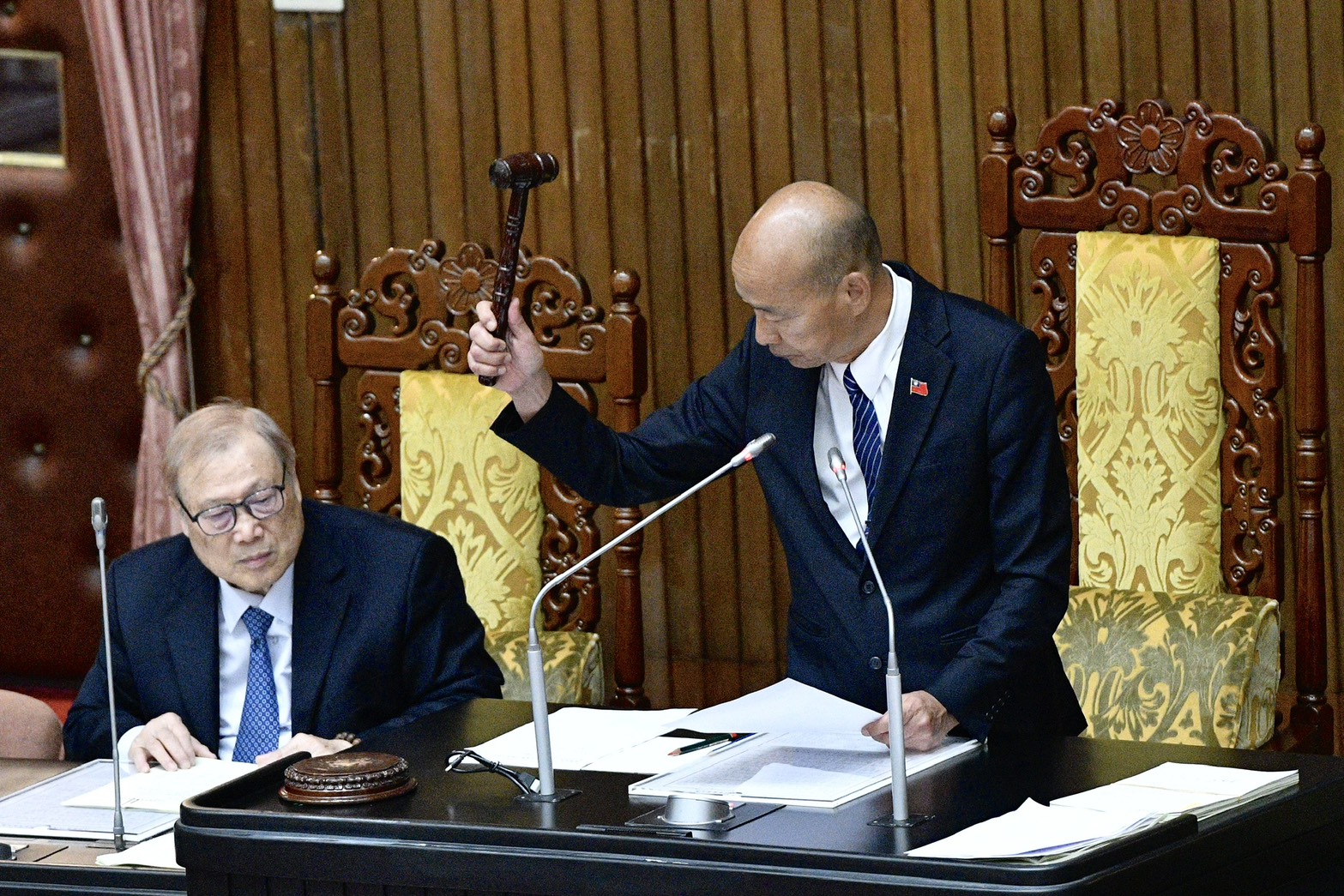立法院會今三讀通過「丹娜絲颱風及728豪雨災後復原重建特別預算案」，總規模600億元，全數舉債支應，最終並未刪減任何一毛錢。（鏡報李智為）