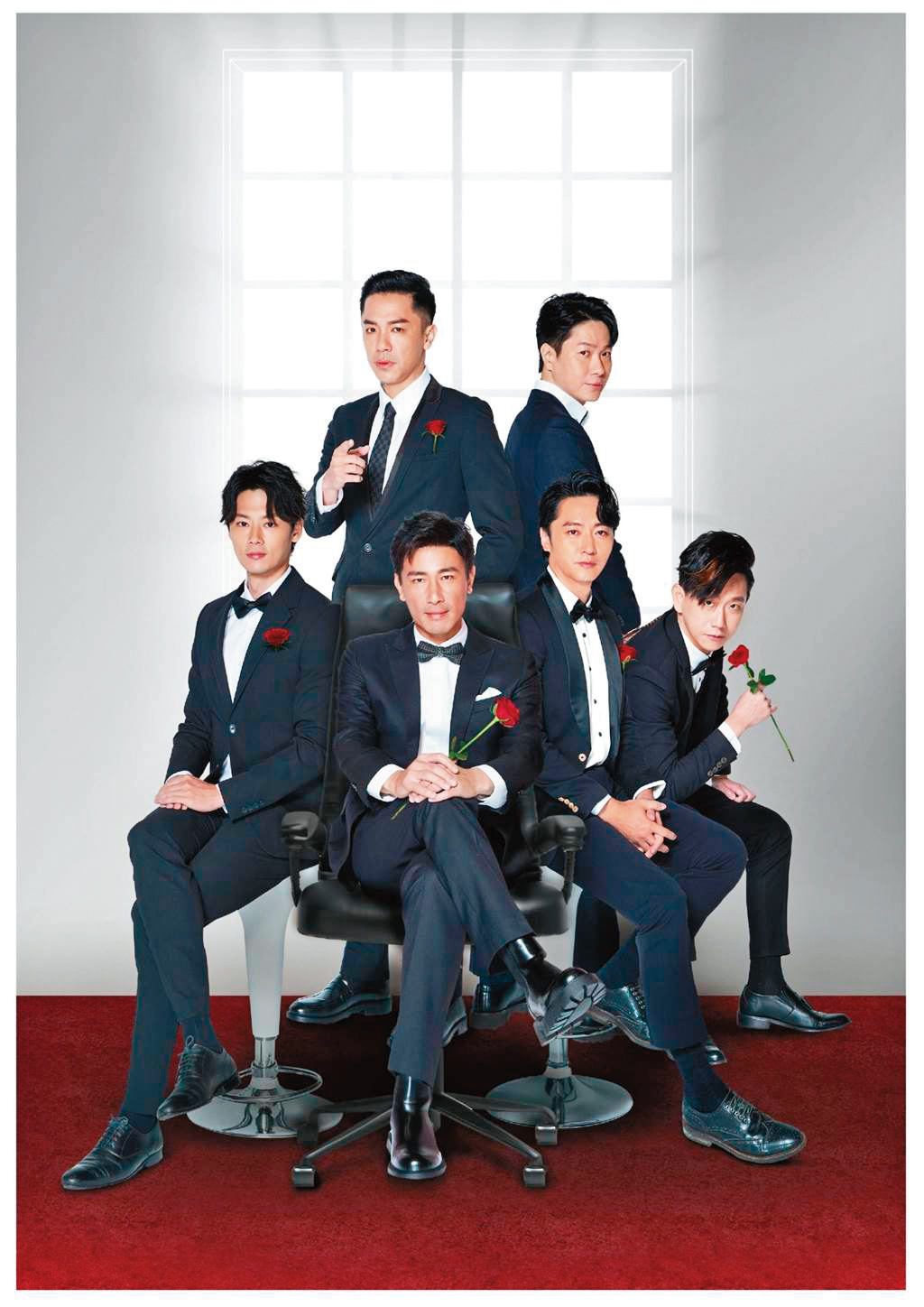 先前因鬧緋聞重創形象的馬俊麟(前排右二),近期再度回鍋民視演出新劇《愛的榮耀》。後排左起為楊皓崴、黃少谷,前排左起為羅子惟、傅子純與陳家逵。(民視提供)