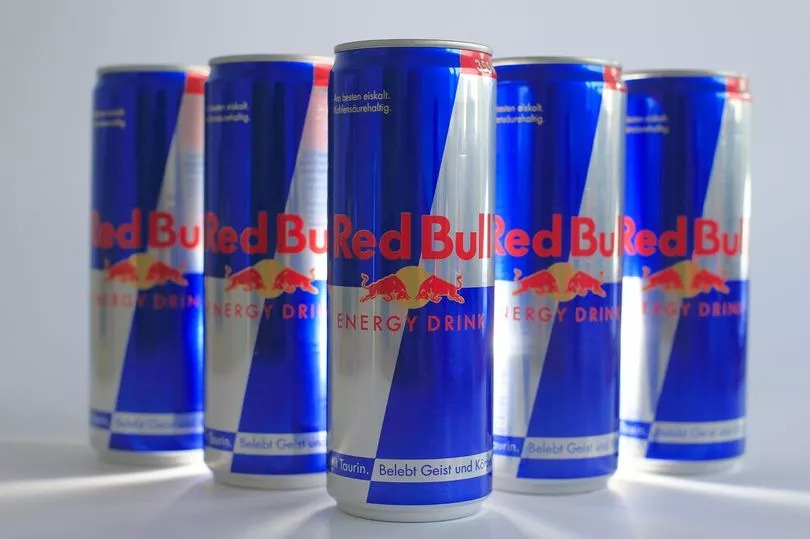 男子稱他的生殖器大如罐裝能量飲料Red Bull。（翻自《每日星報》）