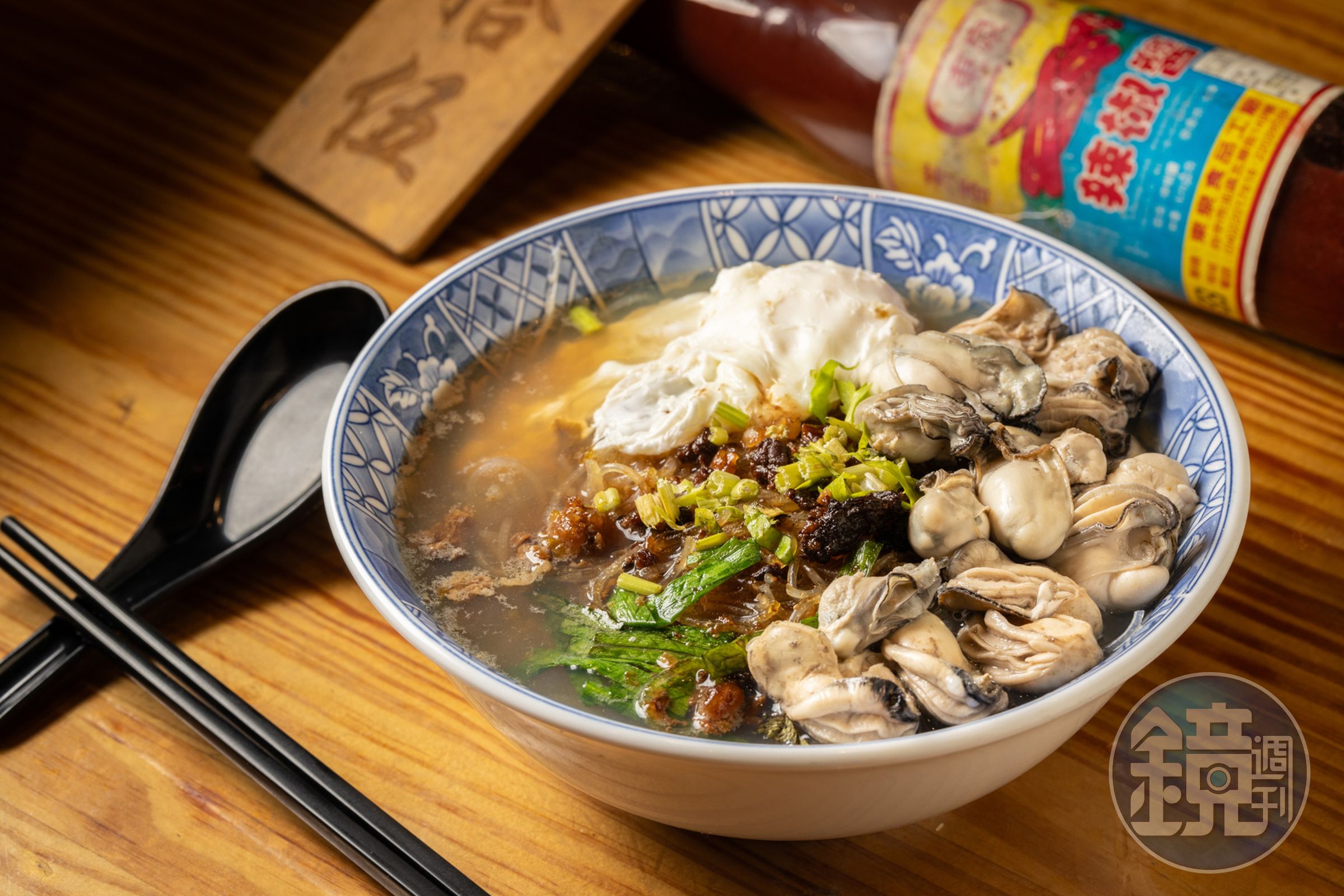 「鮮蚵粗米粉湯」從二代老闆娘陳金蓮的年代就是這麼豐盛。(139元/碗)