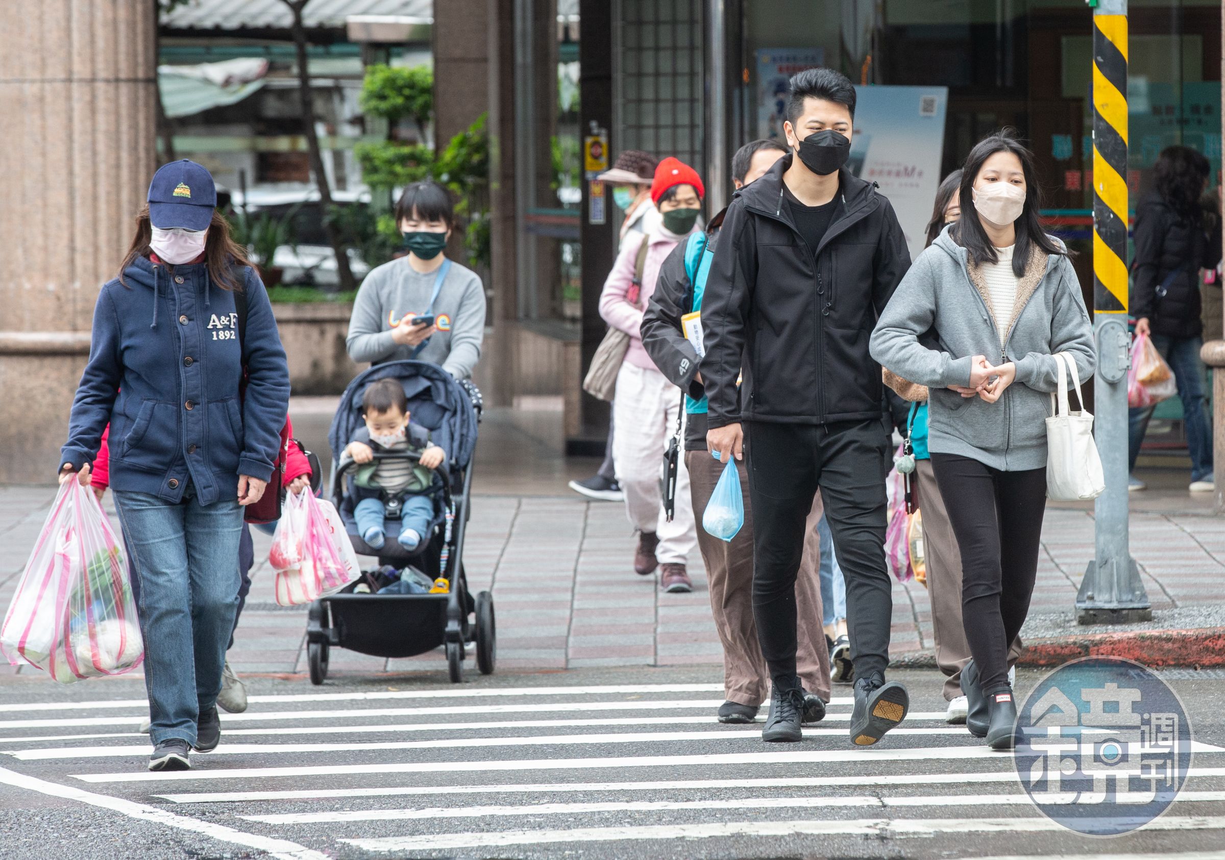 今（11日）上午高雄以北、東北部及東部地區有局部10度以下氣溫發生的機率。