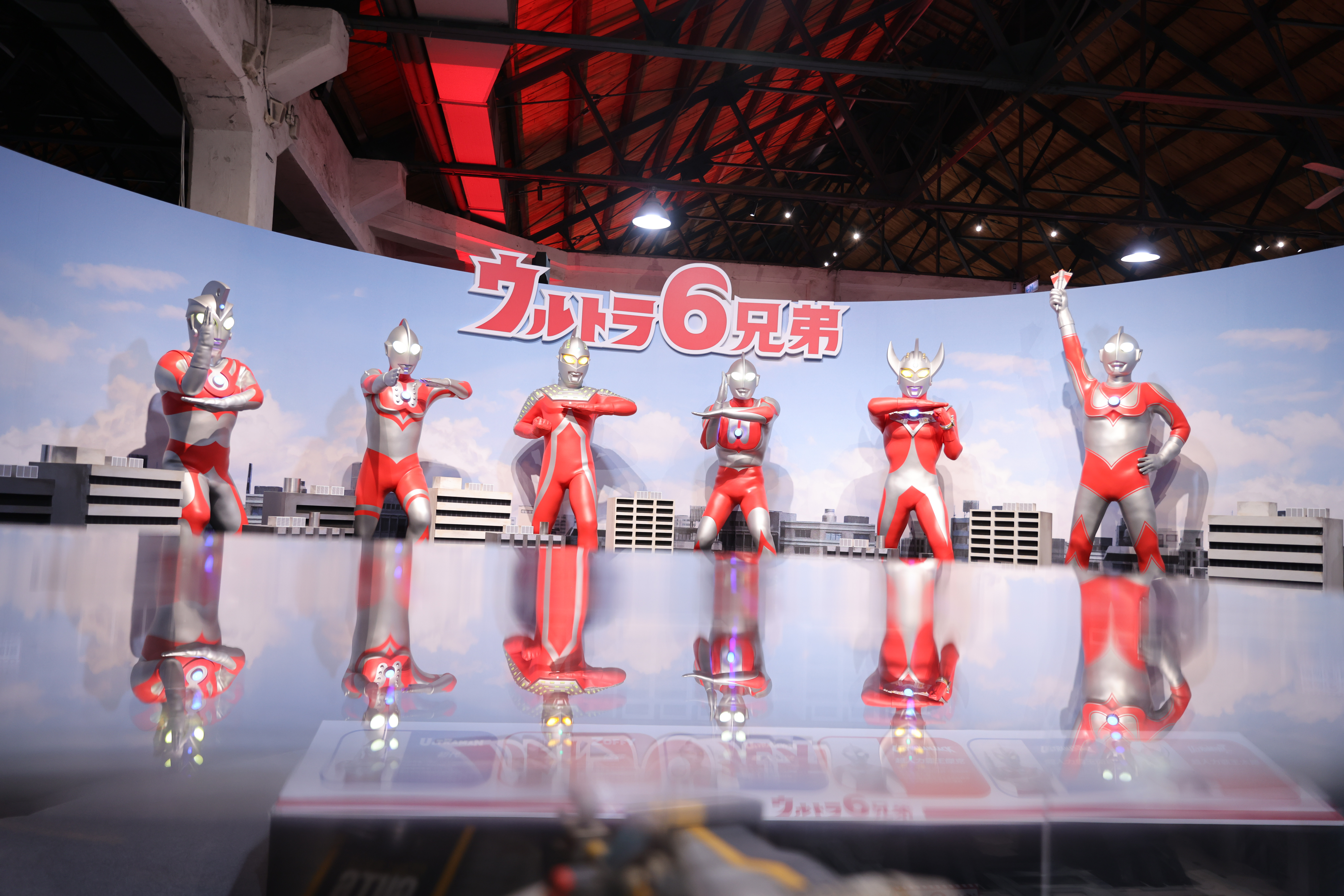 《超人力霸王英雄展》有宇宙警備隊最強的「超人6兄弟」。