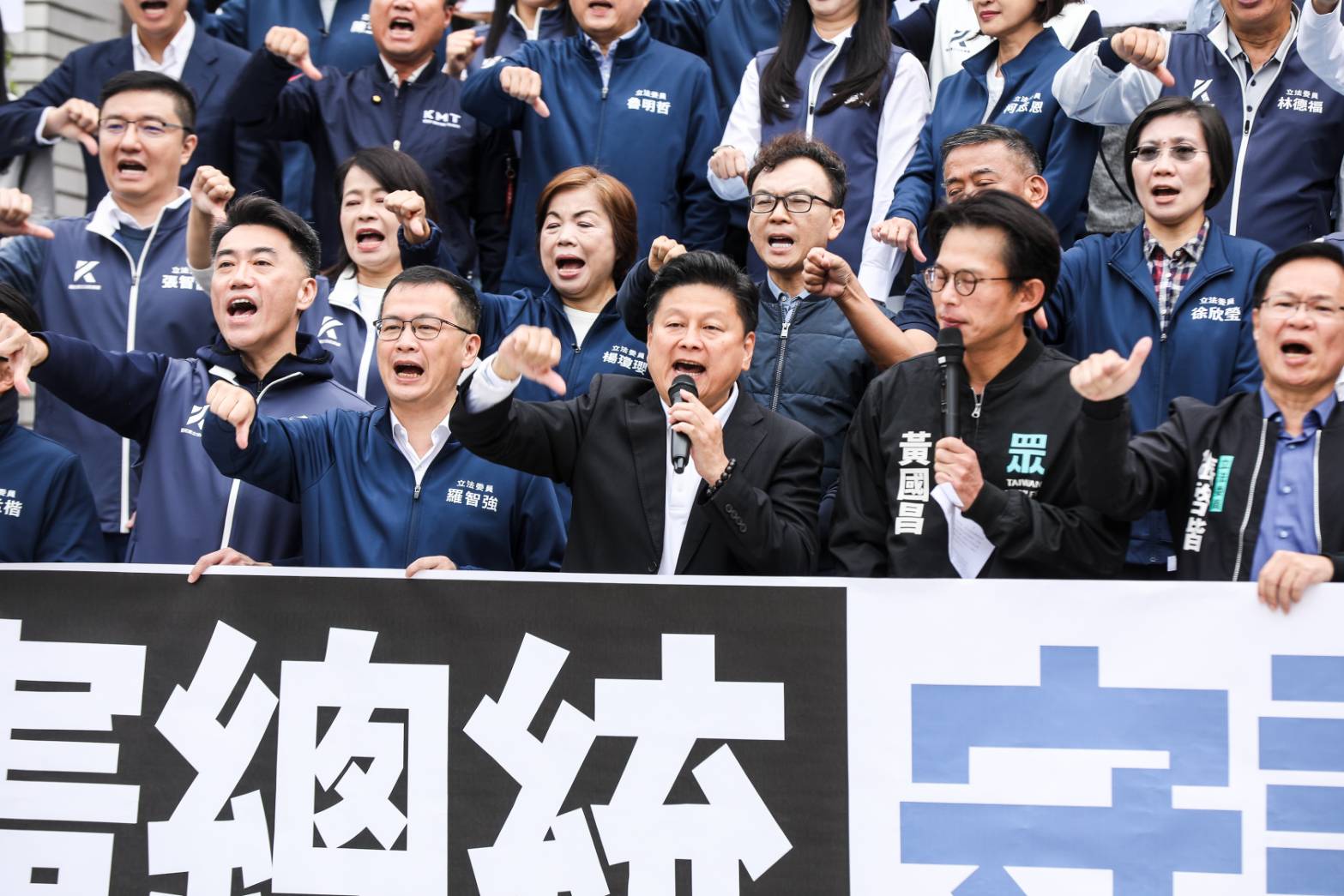 國民黨團提案就總預算案部分內容進行「國民黨三長vs.行政院三長」的3場電視辯論會。(鏡報鄒保祥)