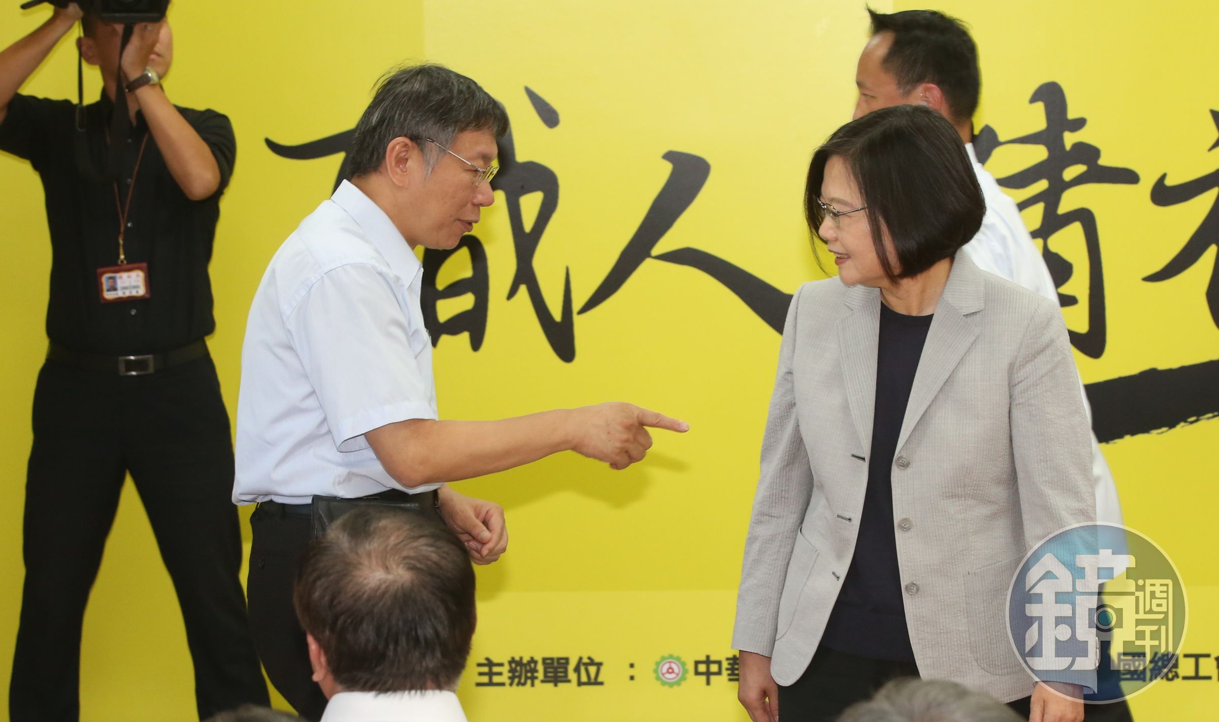 柯文哲表示自己先前到總統府見蔡英文時曾談到NCC,但未談人事,總統府呼籲黃國昌「問政從實」。(本刊資料照)