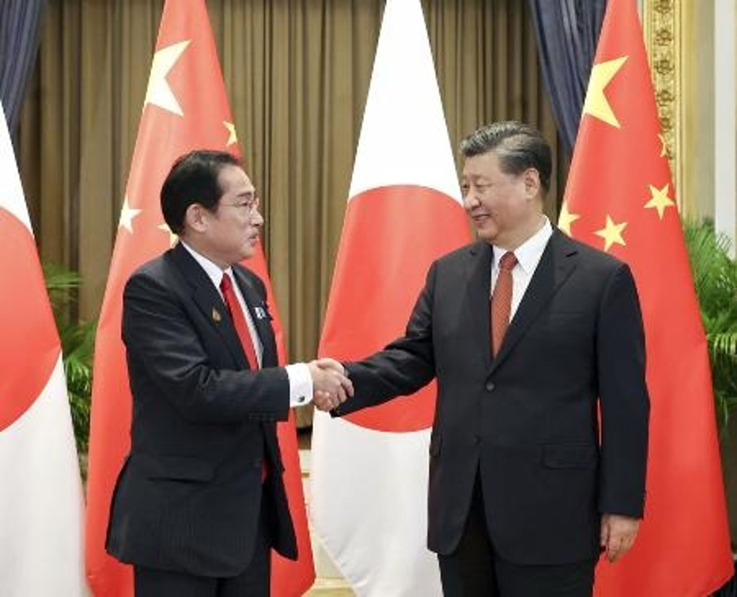 習近平今與岸田文雄會面,談及台海議題!日求中國「放人」、恢復水產進口。(資料照,圖為兩人在去年11月見面的照片)