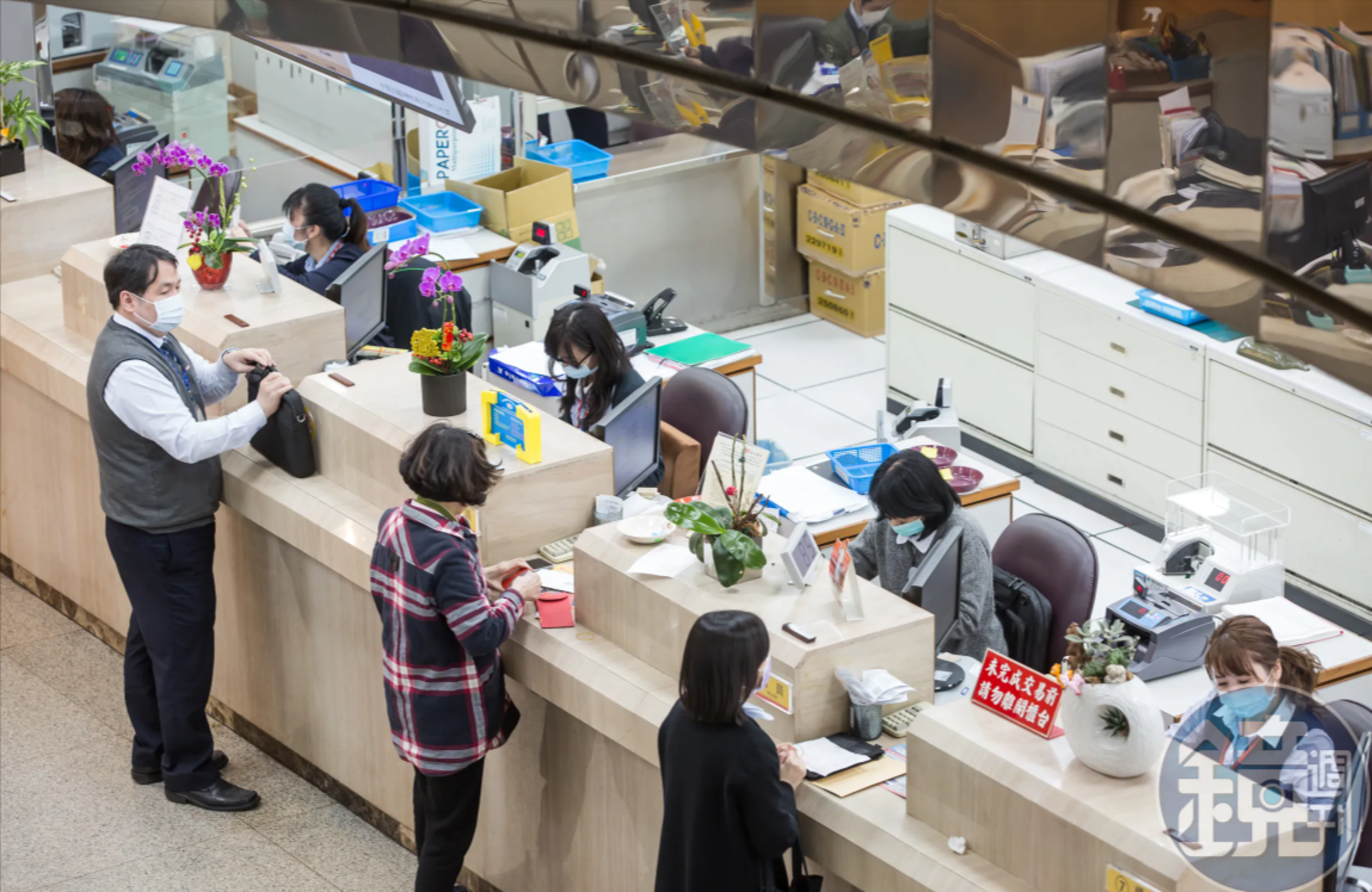 今年房市面臨史上最大交屋潮，許多即將交屋的民眾房貸卡關。（本刊資料照）
