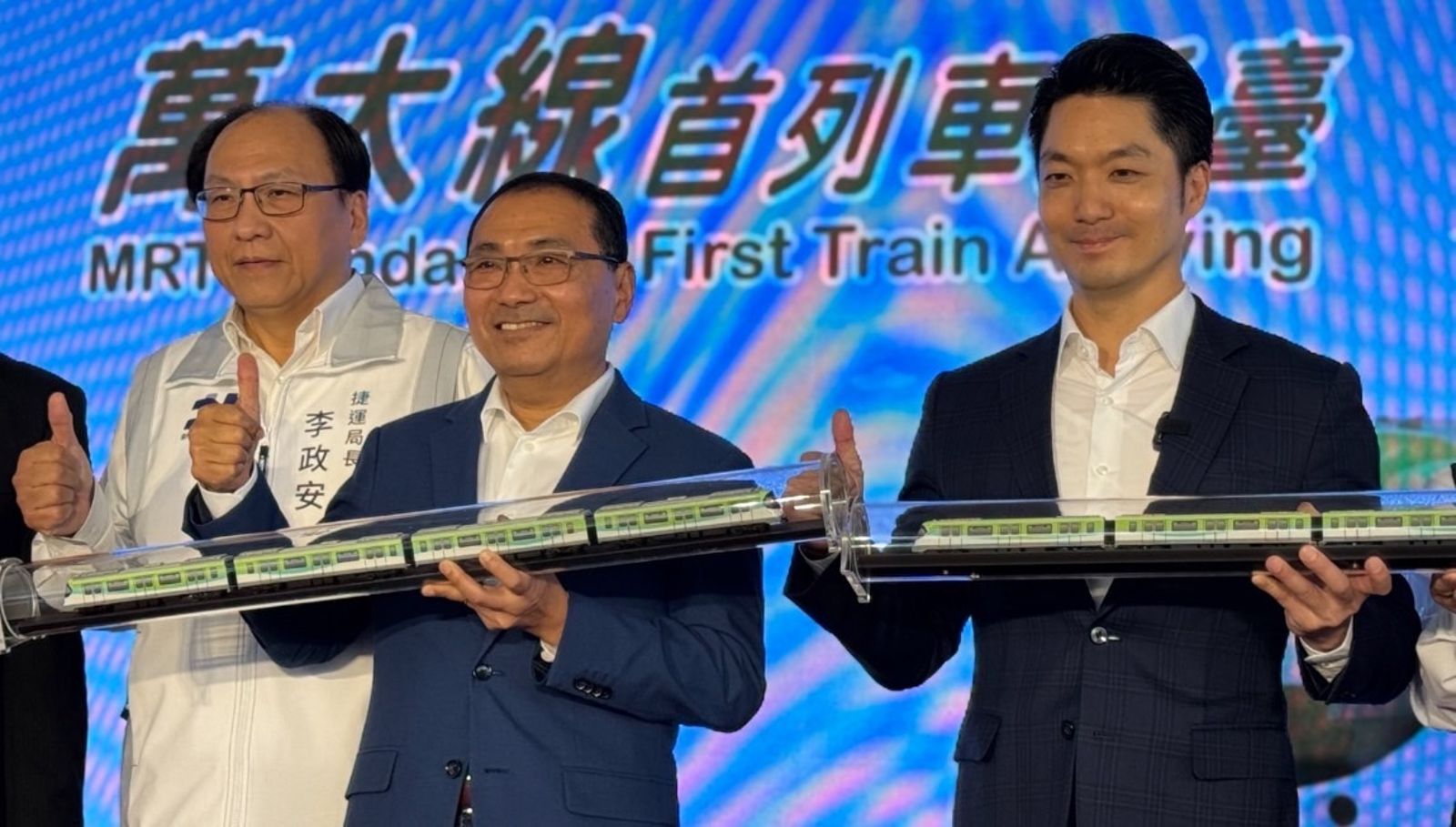 捷運萬大線首列車公開亮相 蔣萬安、侯友宜出席揭幕儀式 - 鏡週刊 Mirror Media